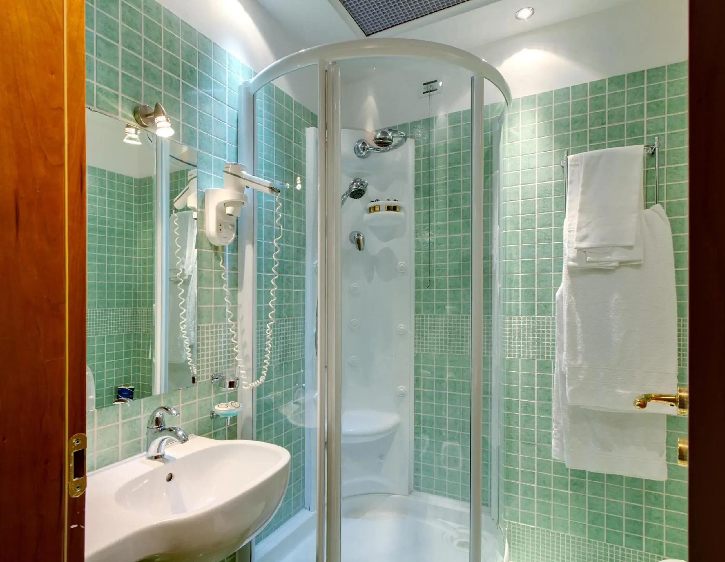 Bathroom in Corot Hotel