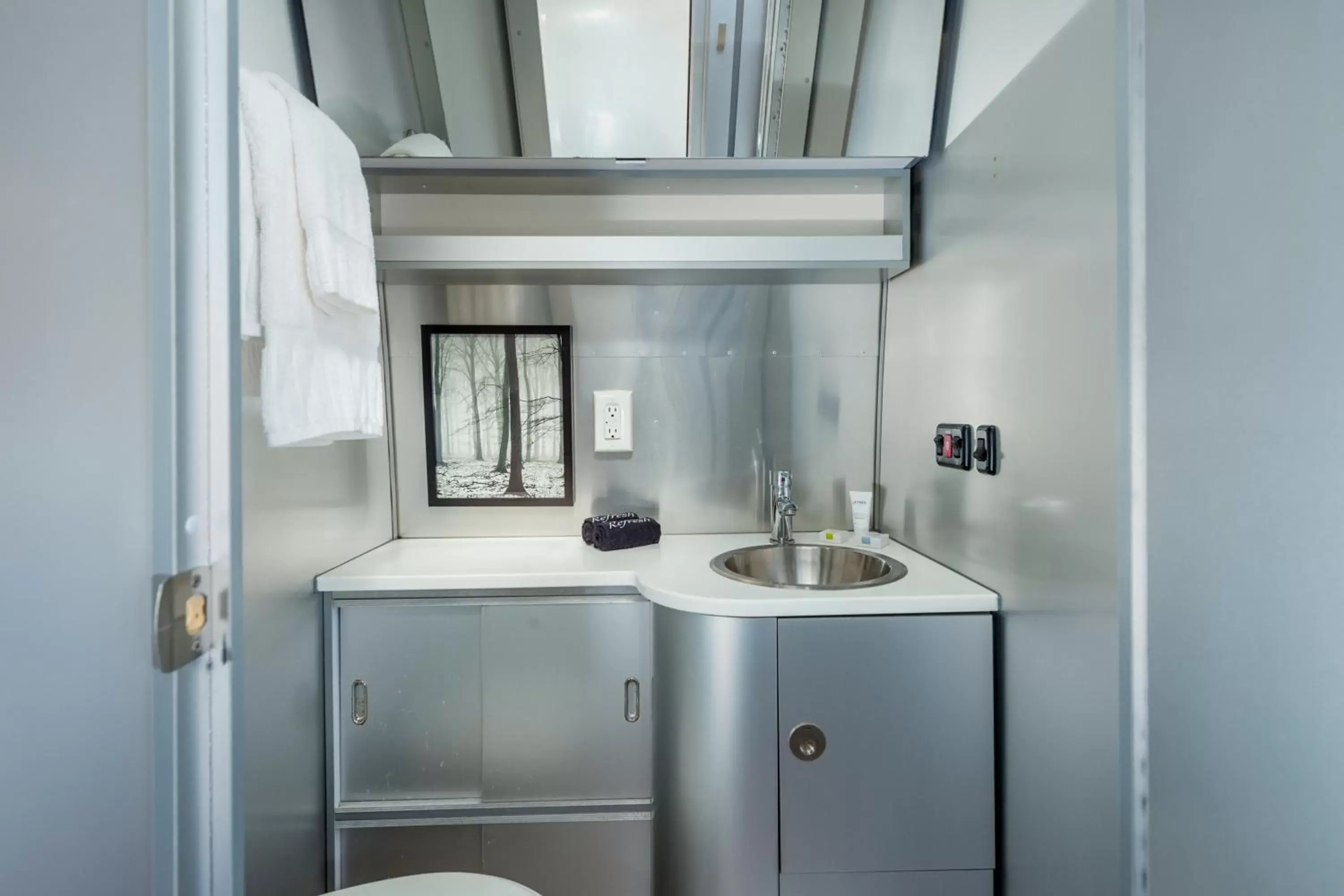 Bathroom, Kitchen/Kitchenette in Asheville River Cabins