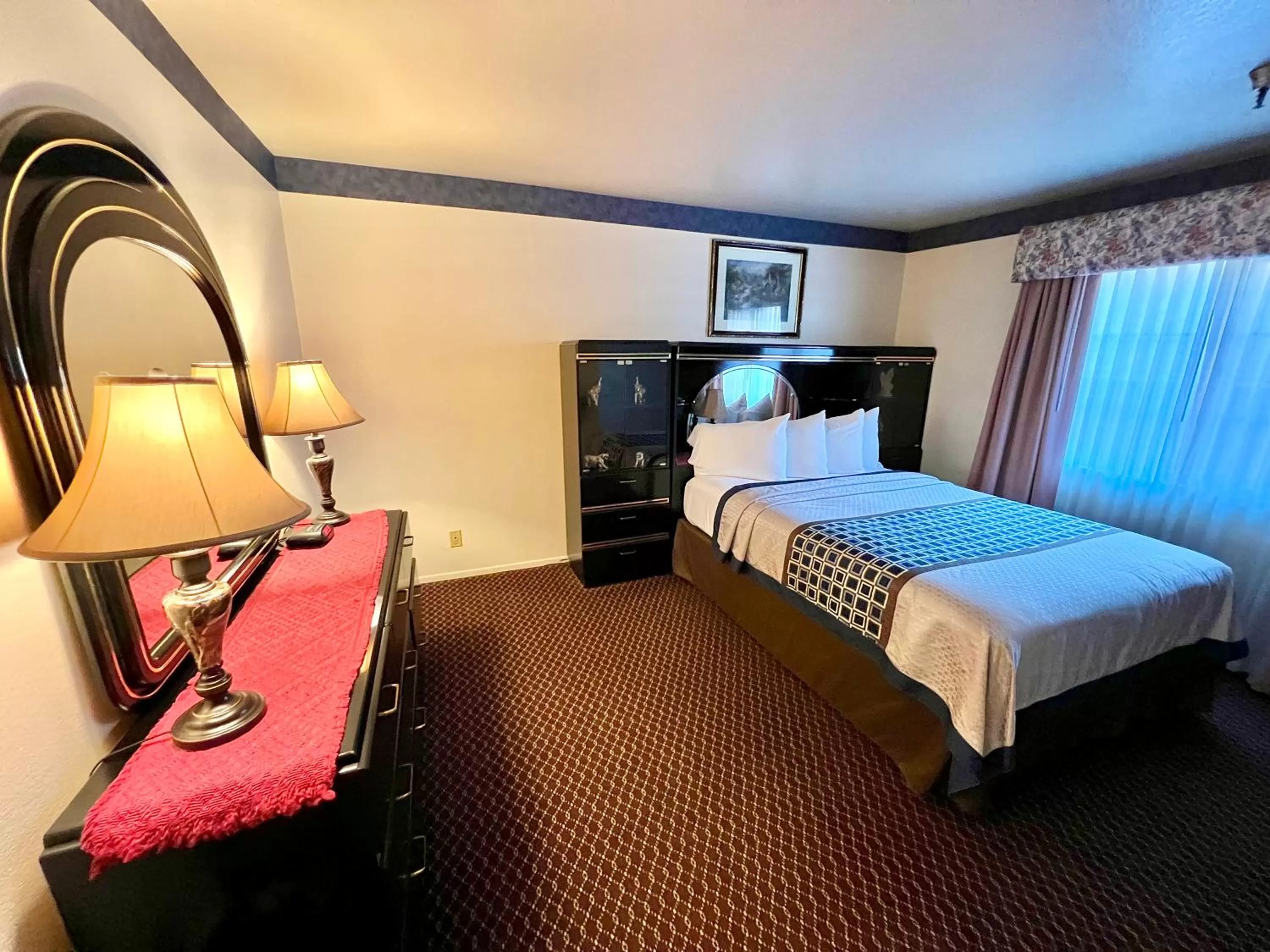 TV and multimedia, Bed in Oakridge Inn