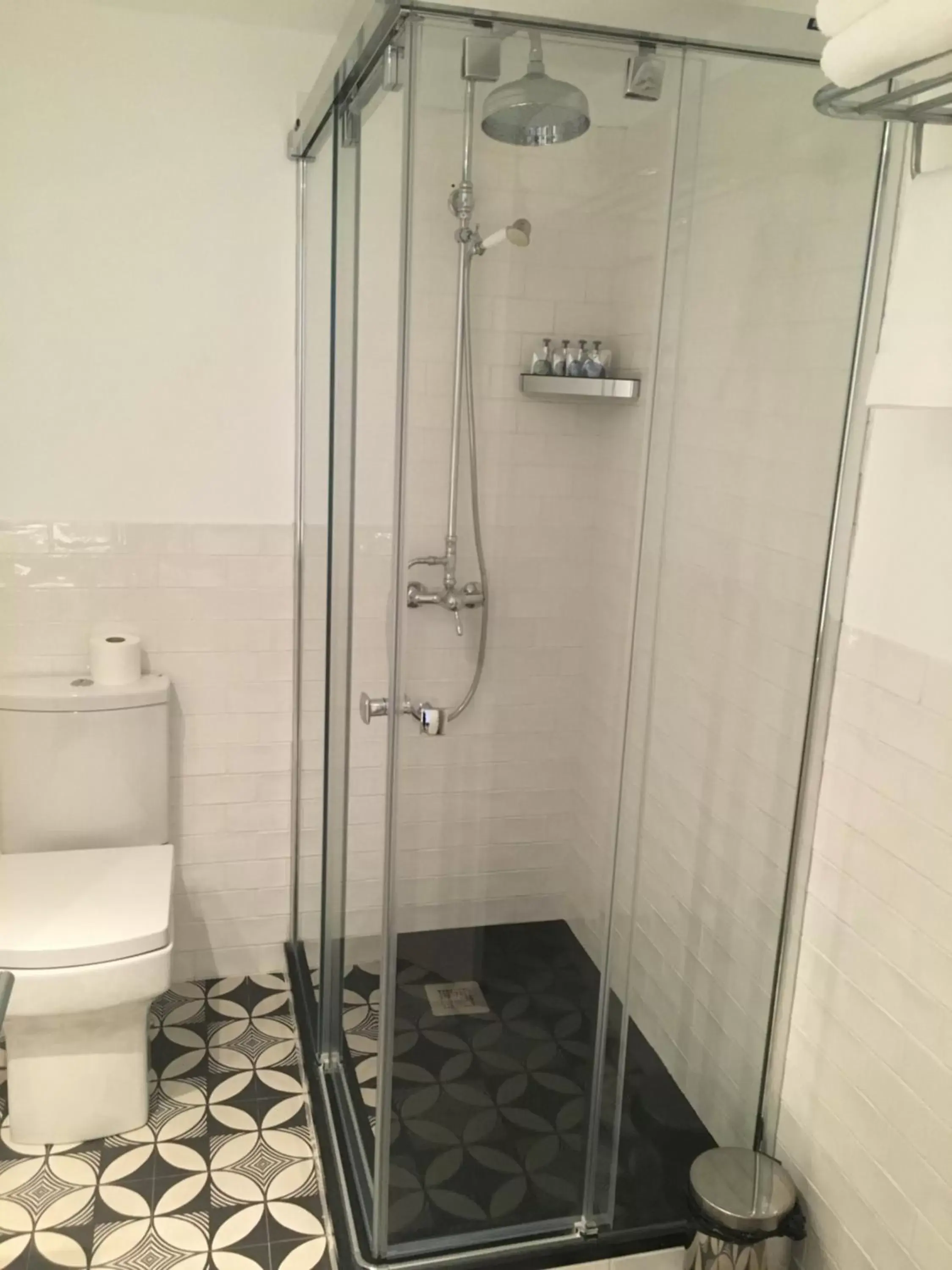 Shower, Bathroom in Hotel Marina