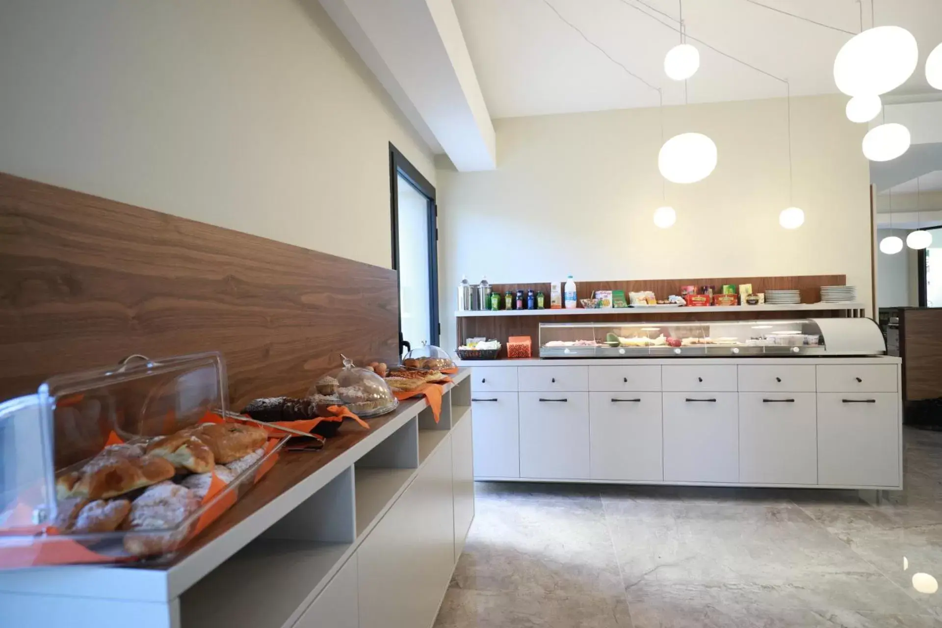 Breakfast, Kitchen/Kitchenette in Solmaris Tropea Rooms & Suites