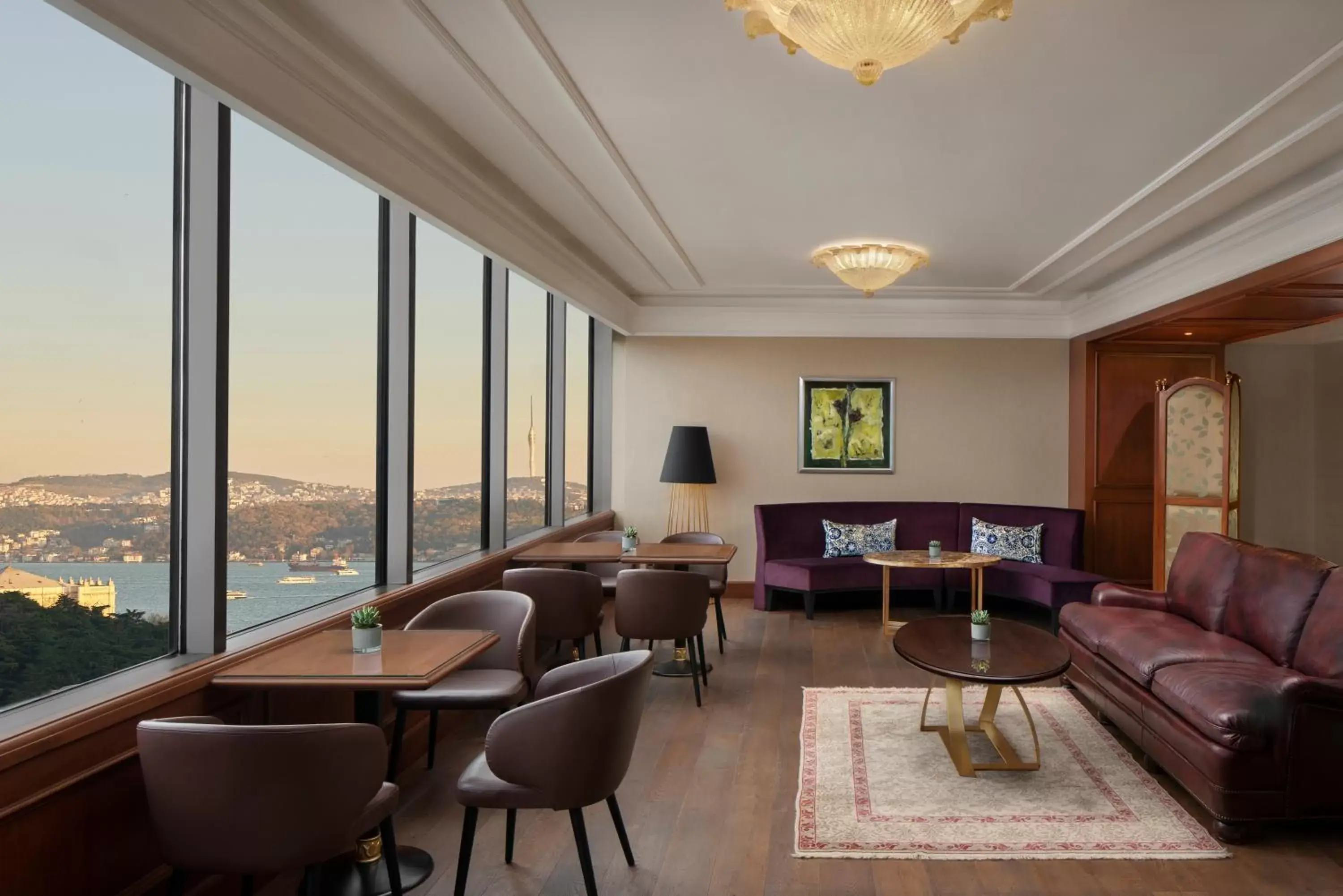 Lounge or bar in The Ritz-Carlton, Istanbul at the Bosphorus