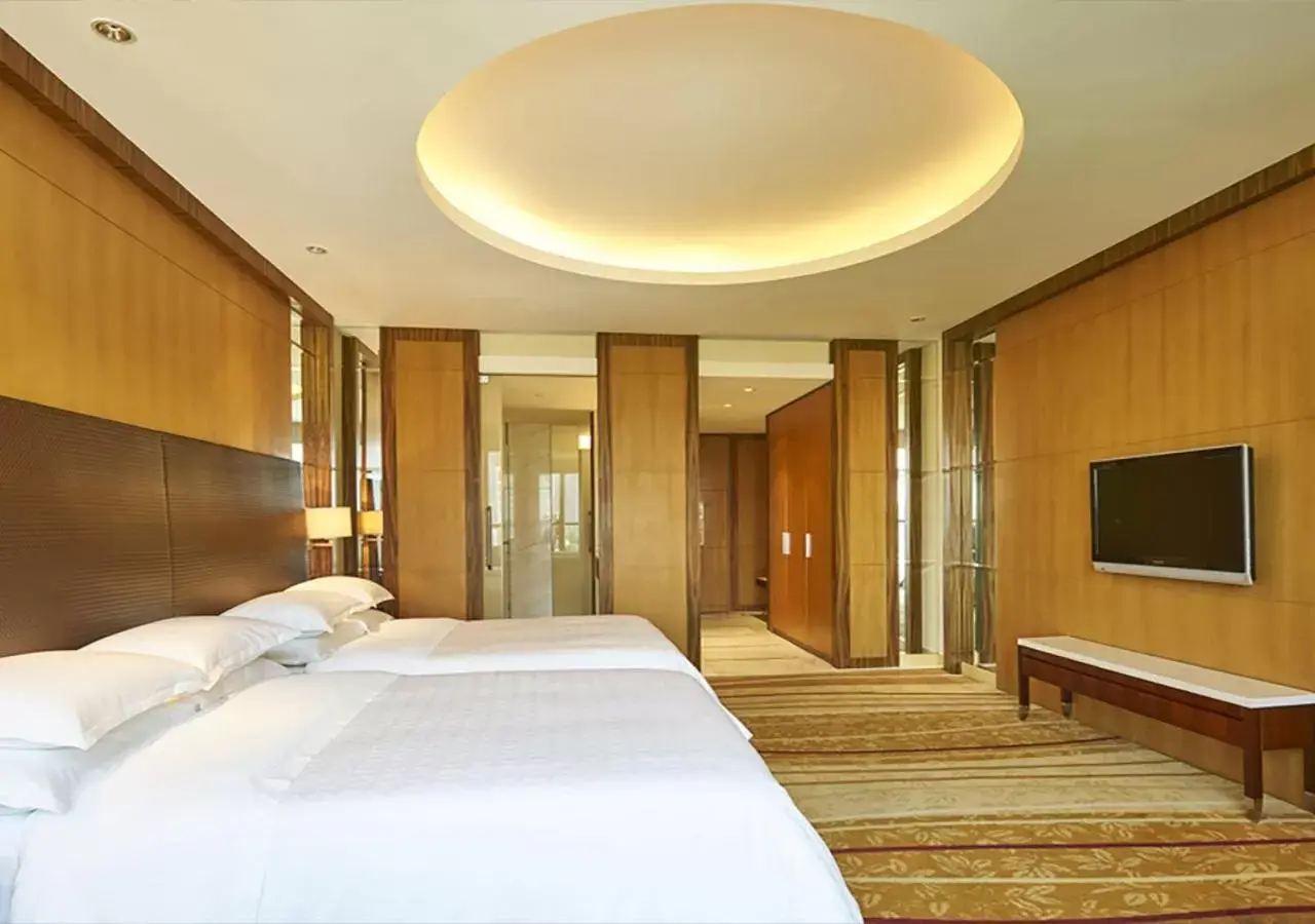 Photo of the whole room, Bed in Sheraton Zhoushan Hotel