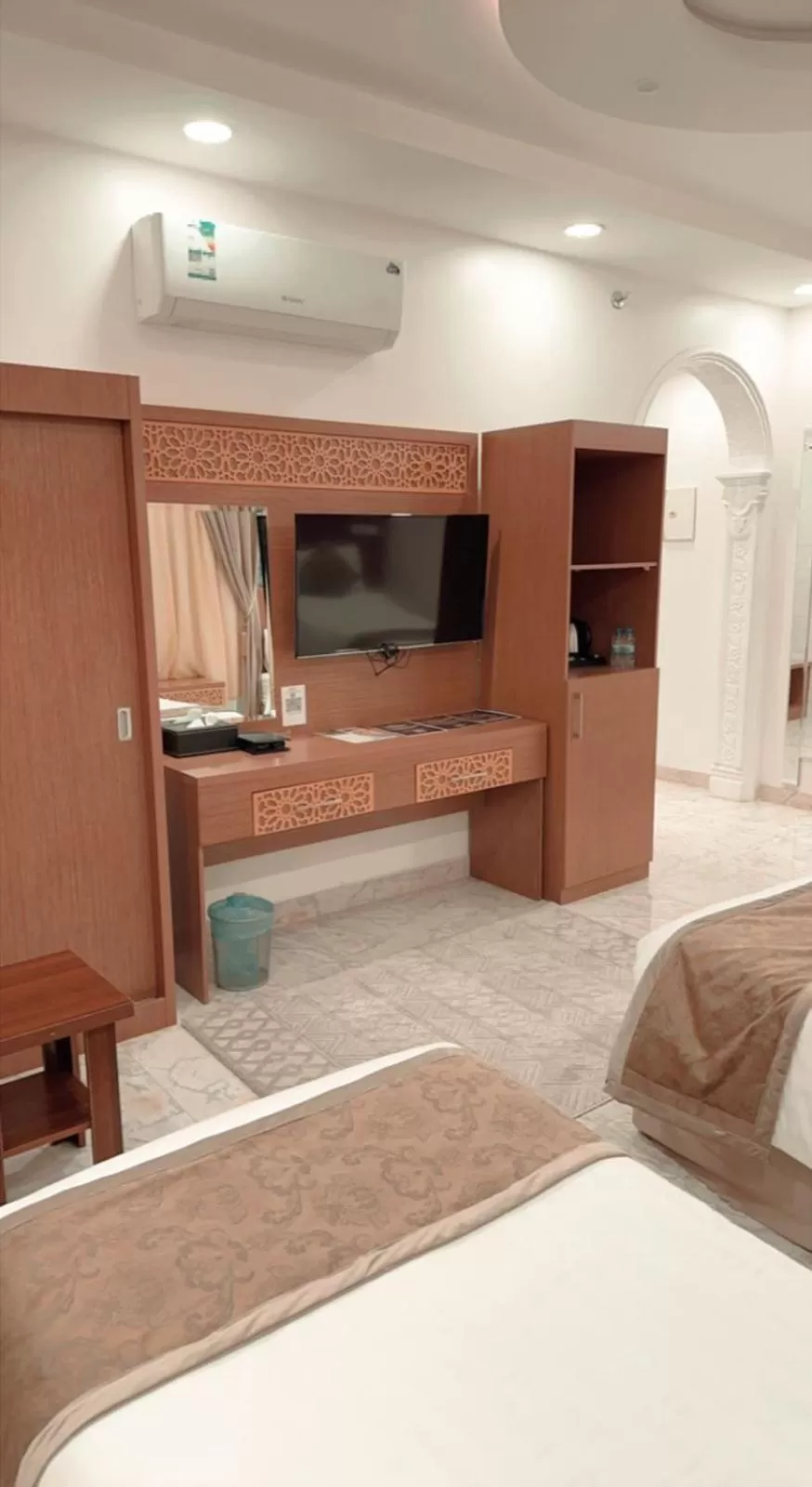 Bed in Taj Aleiman Hotel 