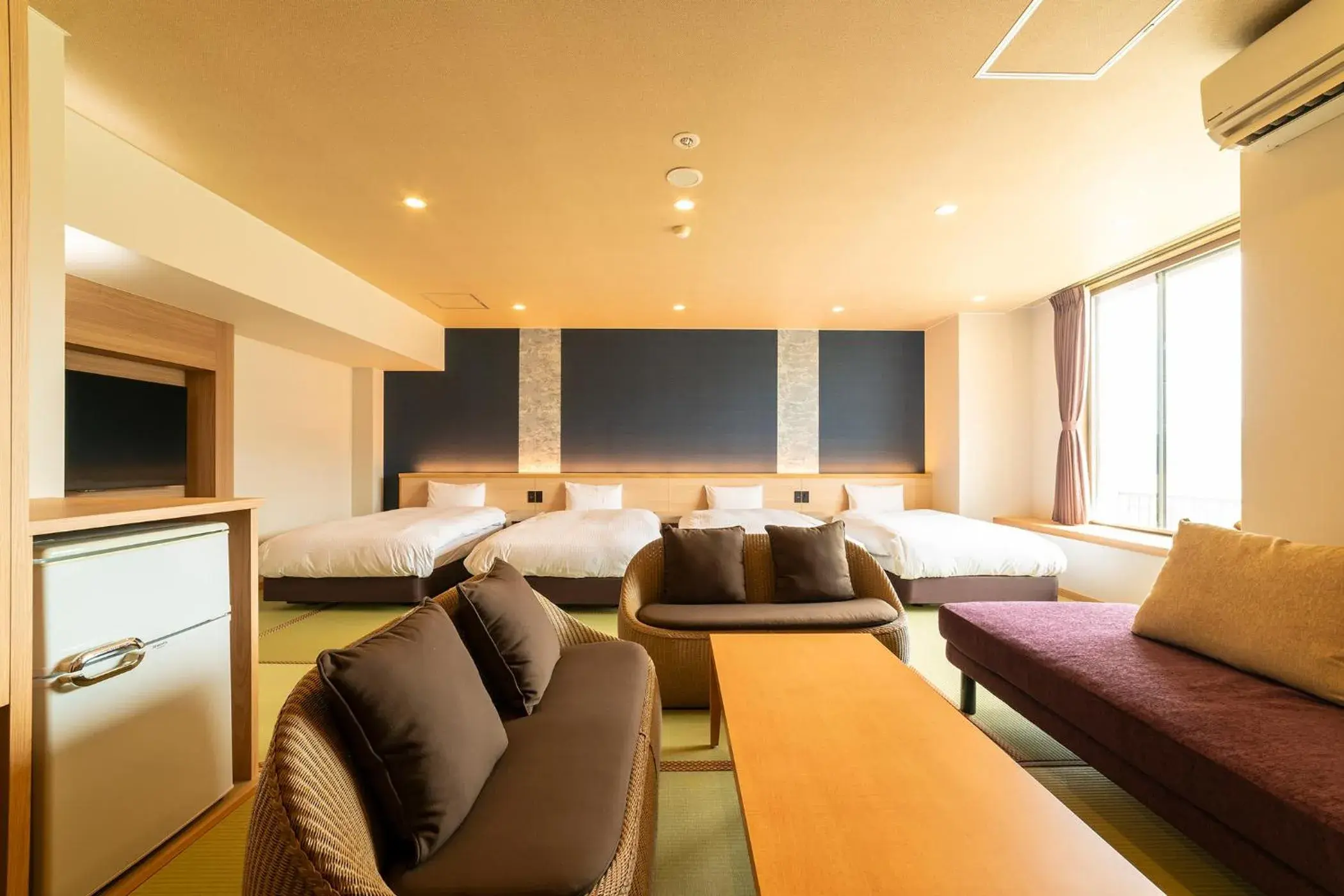 Photo of the whole room, Seating Area in Ooedo Onsen Monogatari Kinosaki