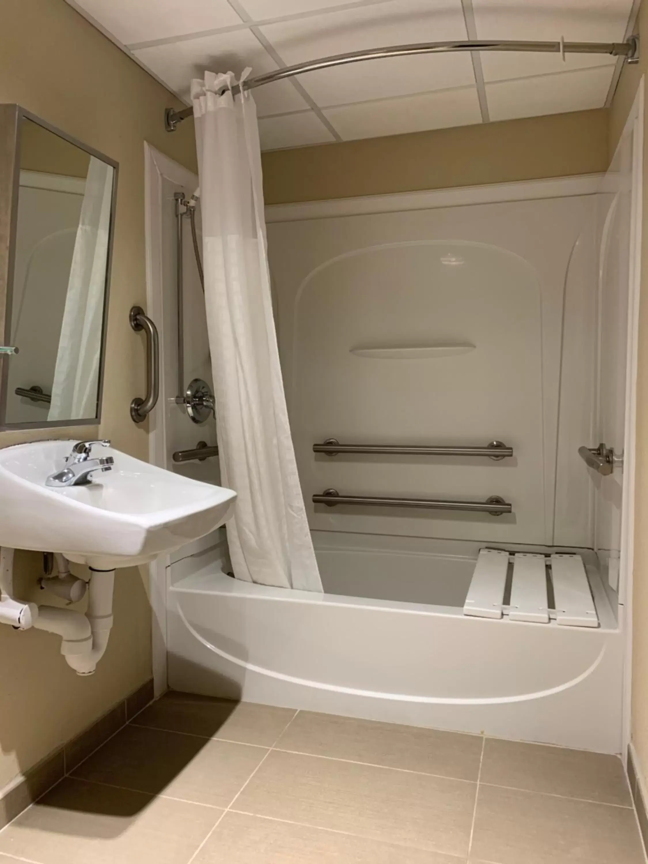 King Room - Accessible/Non-Smoking in Comfort Inn and Suites East Hartford