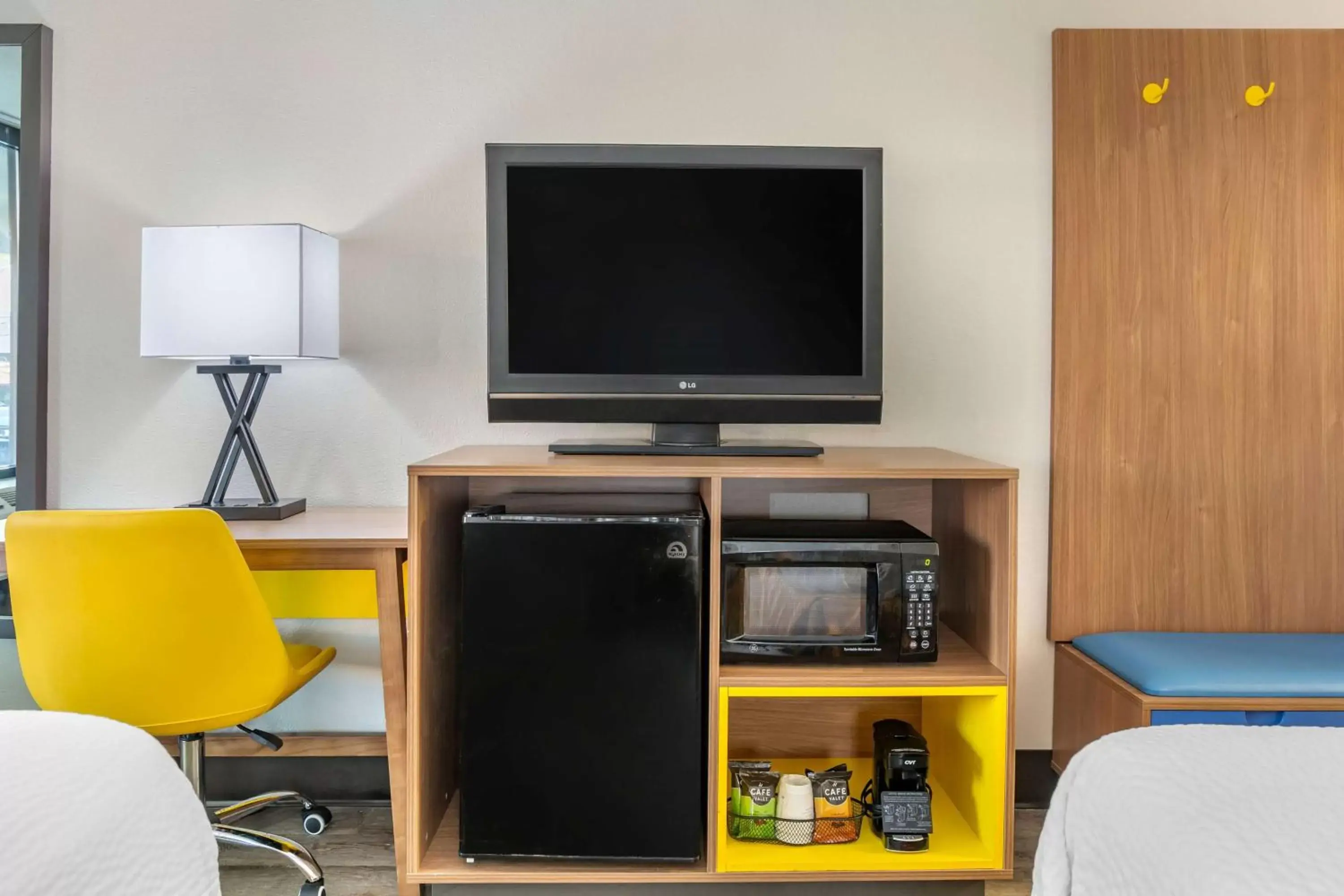 Photo of the whole room, TV/Entertainment Center in Days Inn & Suites by Wyndham Rocky Mount Golden East