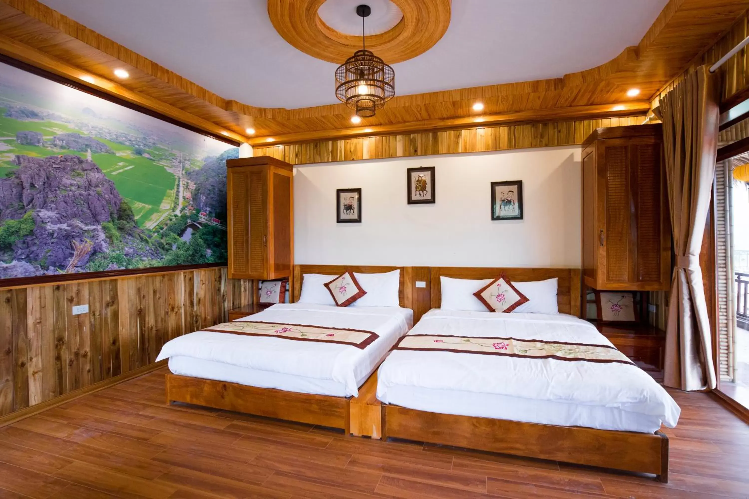 Photo of the whole room, Bed in Mua Caves Ecolodge (Hang Mua)