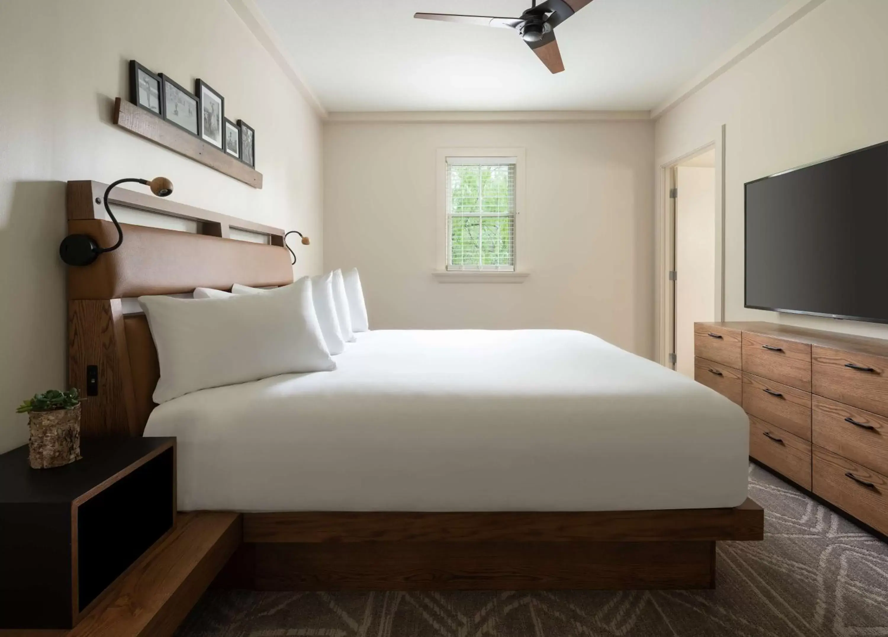 Bedroom, Bed in Hyatt Regency Lost Pines Resort and Spa