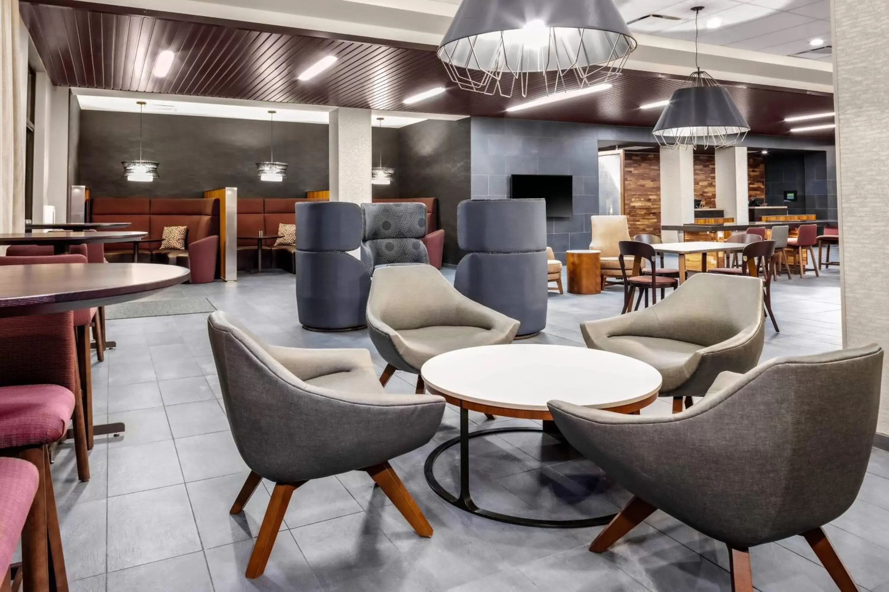 Lobby or reception, Lounge/Bar in Courtyard by Marriott East Lansing Okemos