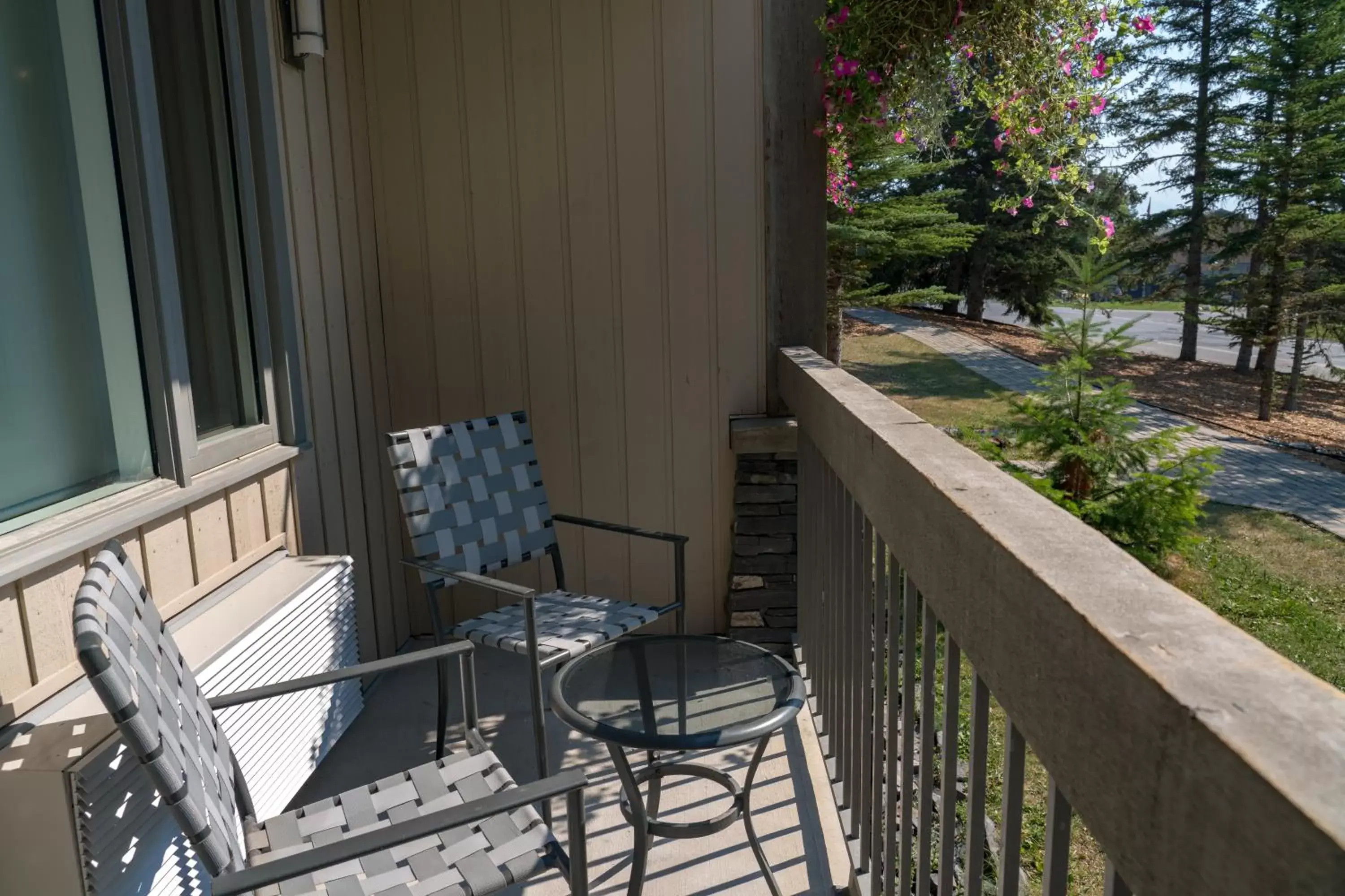 View (from property/room), Balcony/Terrace in Tunnel Mountain Resort