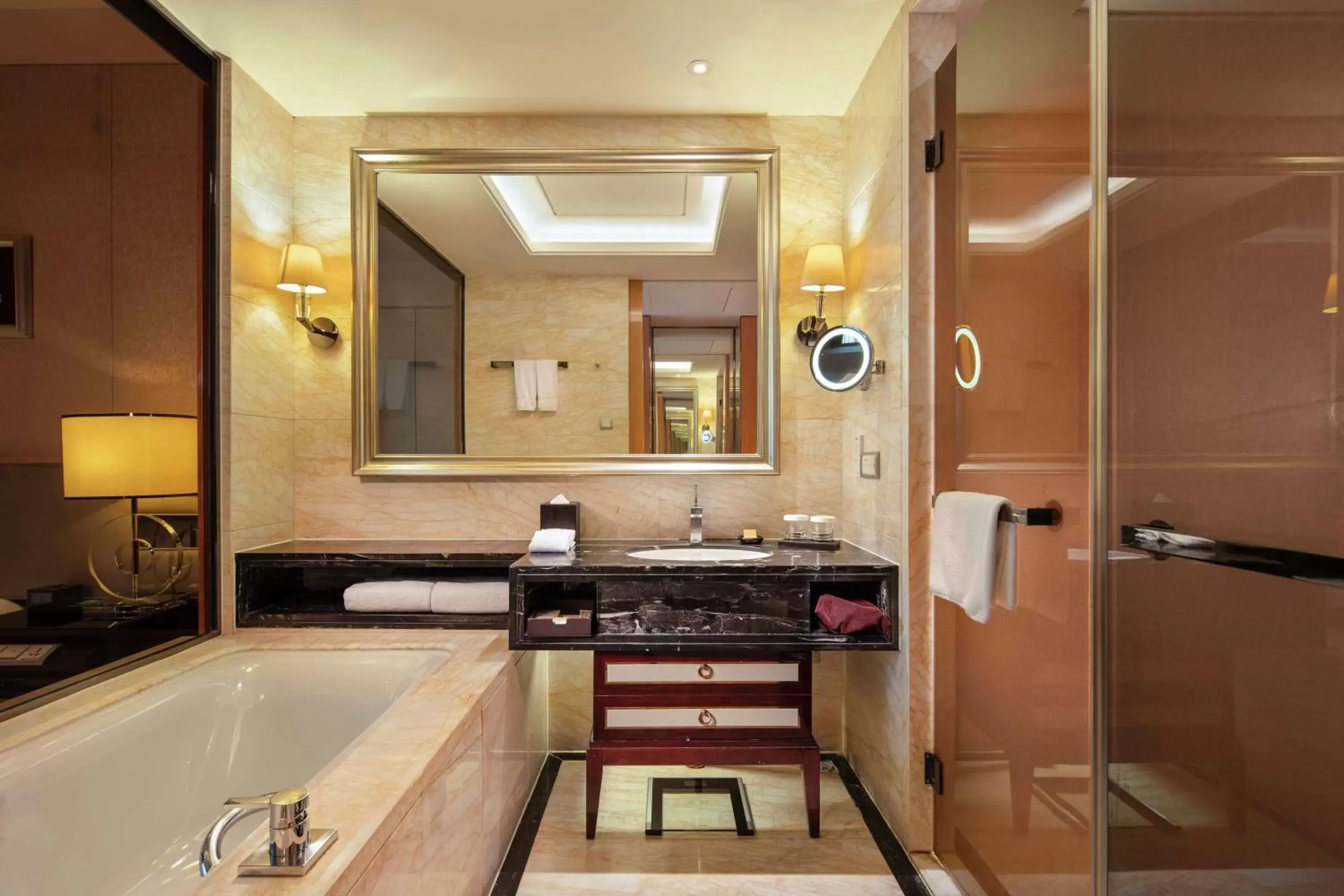 Bathroom in Hilton Guangzhou Baiyun - Canton Fair Free Shuttle Bus