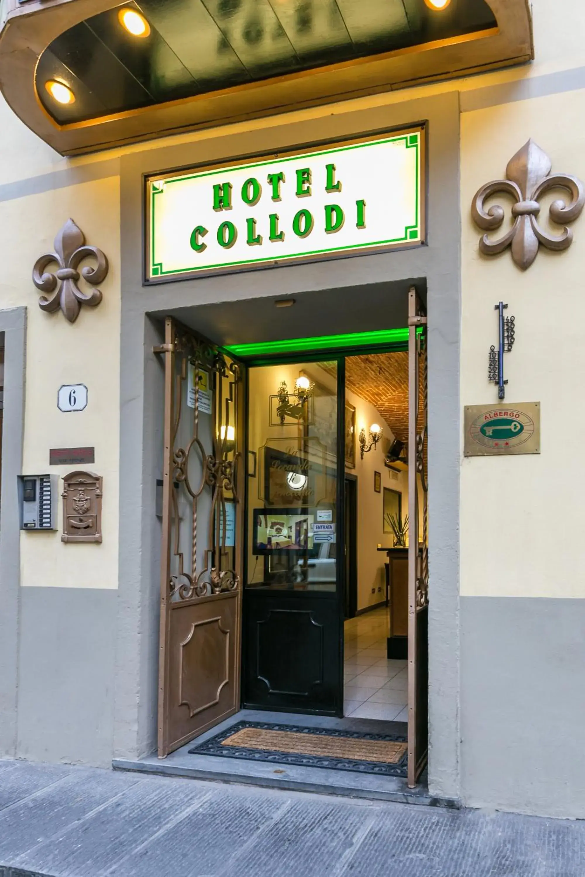 Facade/entrance in Hotel Collodi Firenze Facade/entrance in Hotel Collodi Firenze