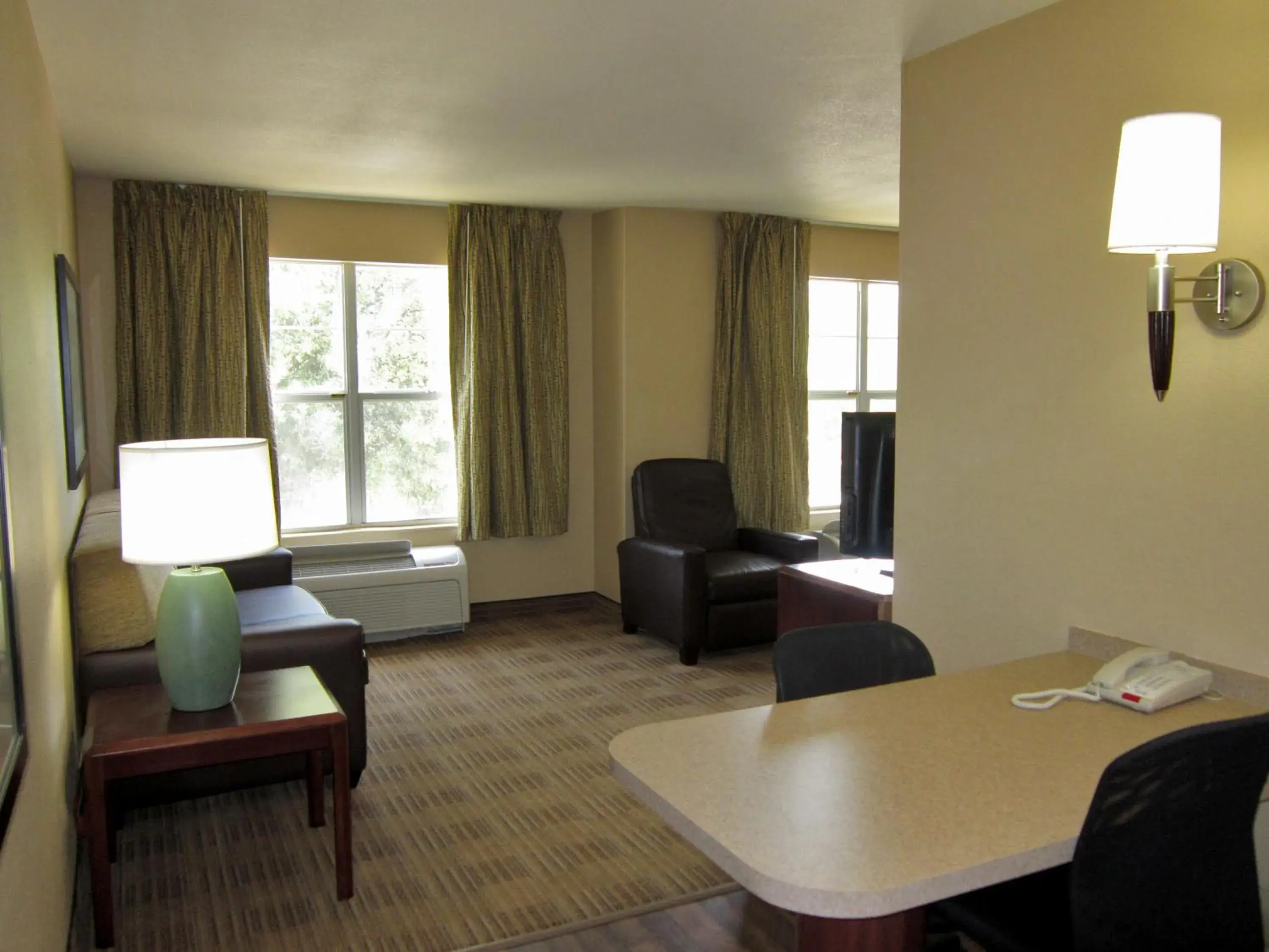Seating Area in Extended Stay America Suites - Phoenix - Chandler - E Chandler Blvd