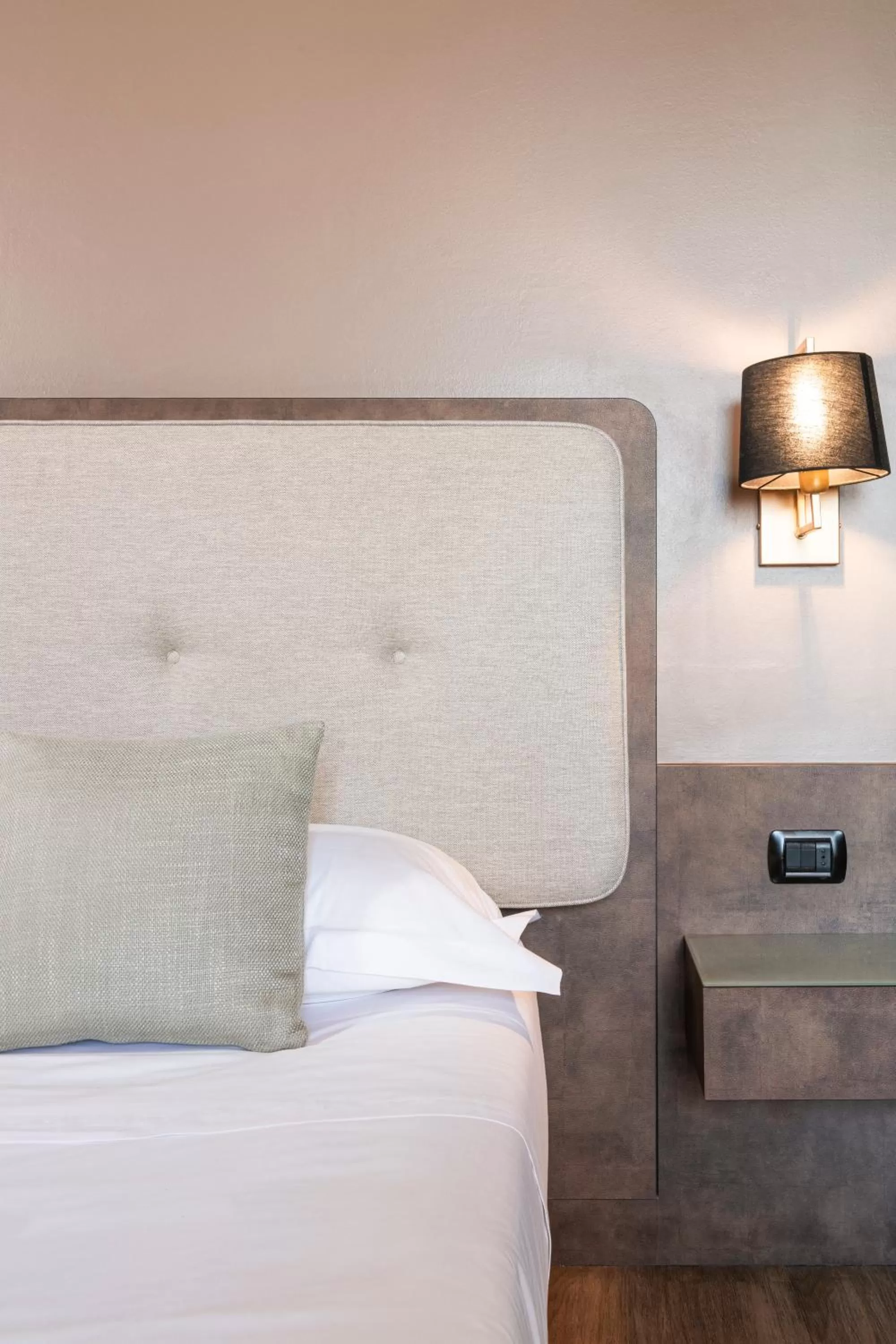 Bed in Mokinba Hotels King