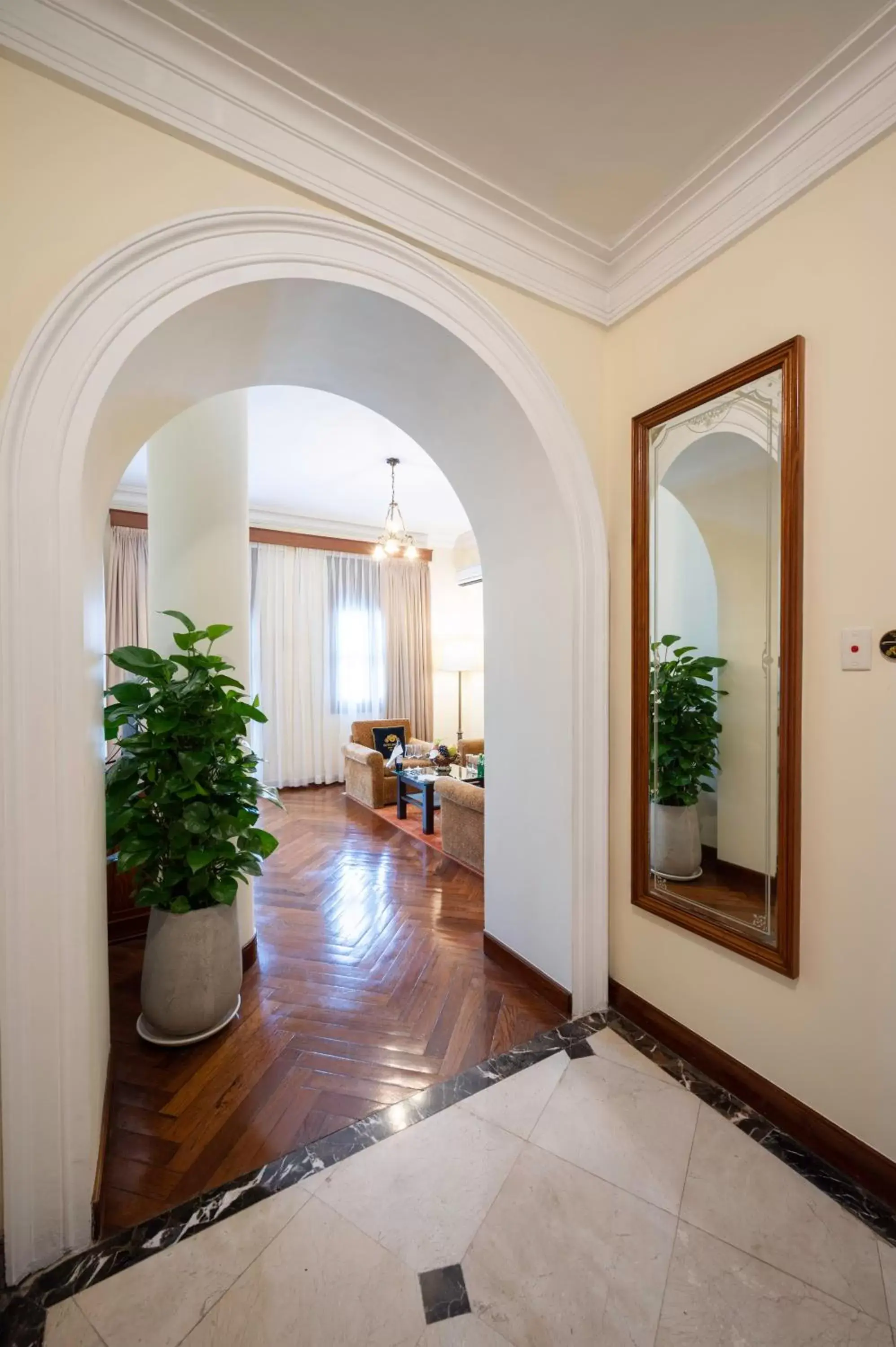 Living room in Hotel Majestic Saigon