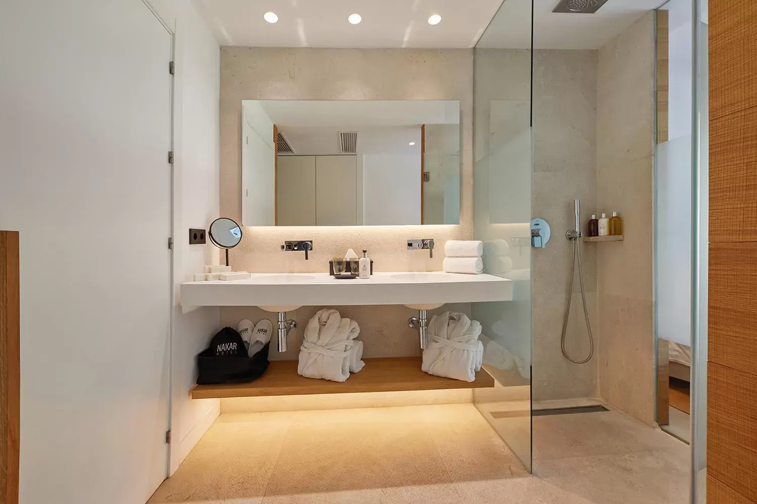Shower, Bathroom in Nakar Hotel