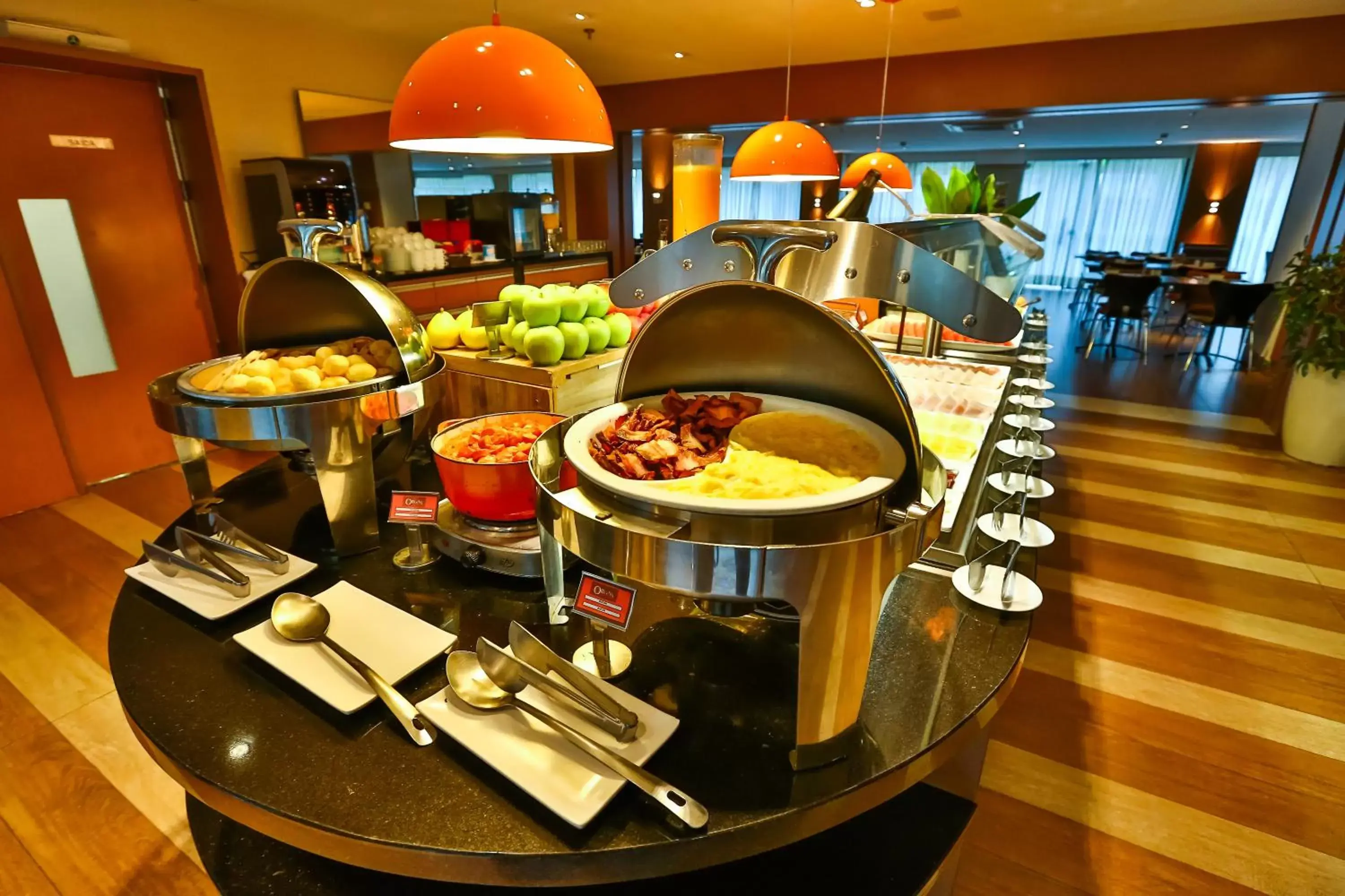 Buffet breakfast in Quality Hotel & Suites Brasília