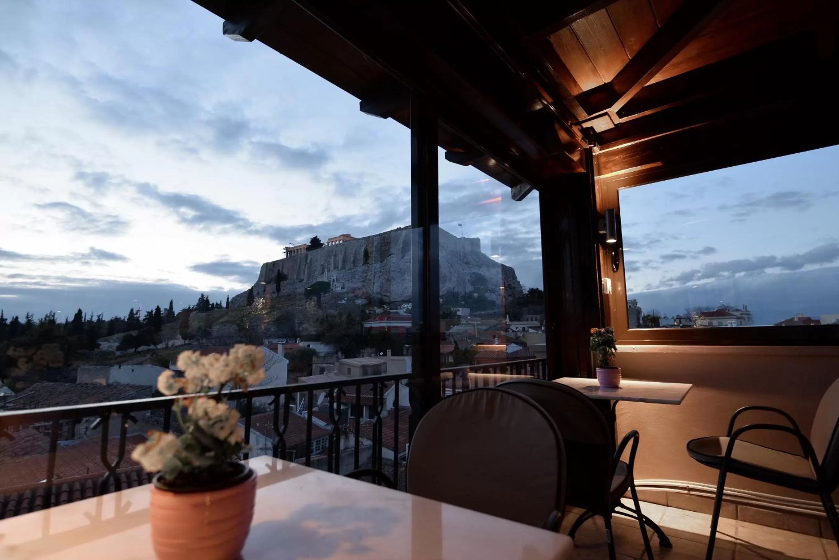 Restaurant/places to eat in Hotel Byron