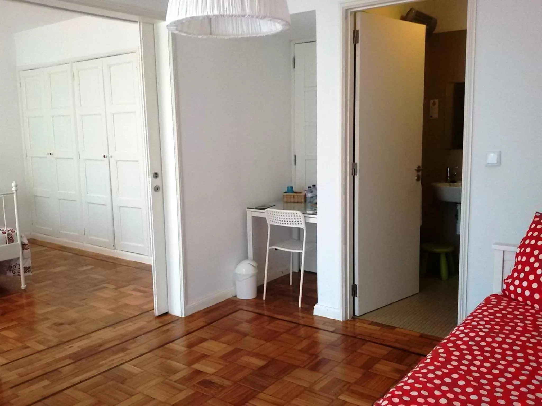 Family Room with Balcony in 100 Contos