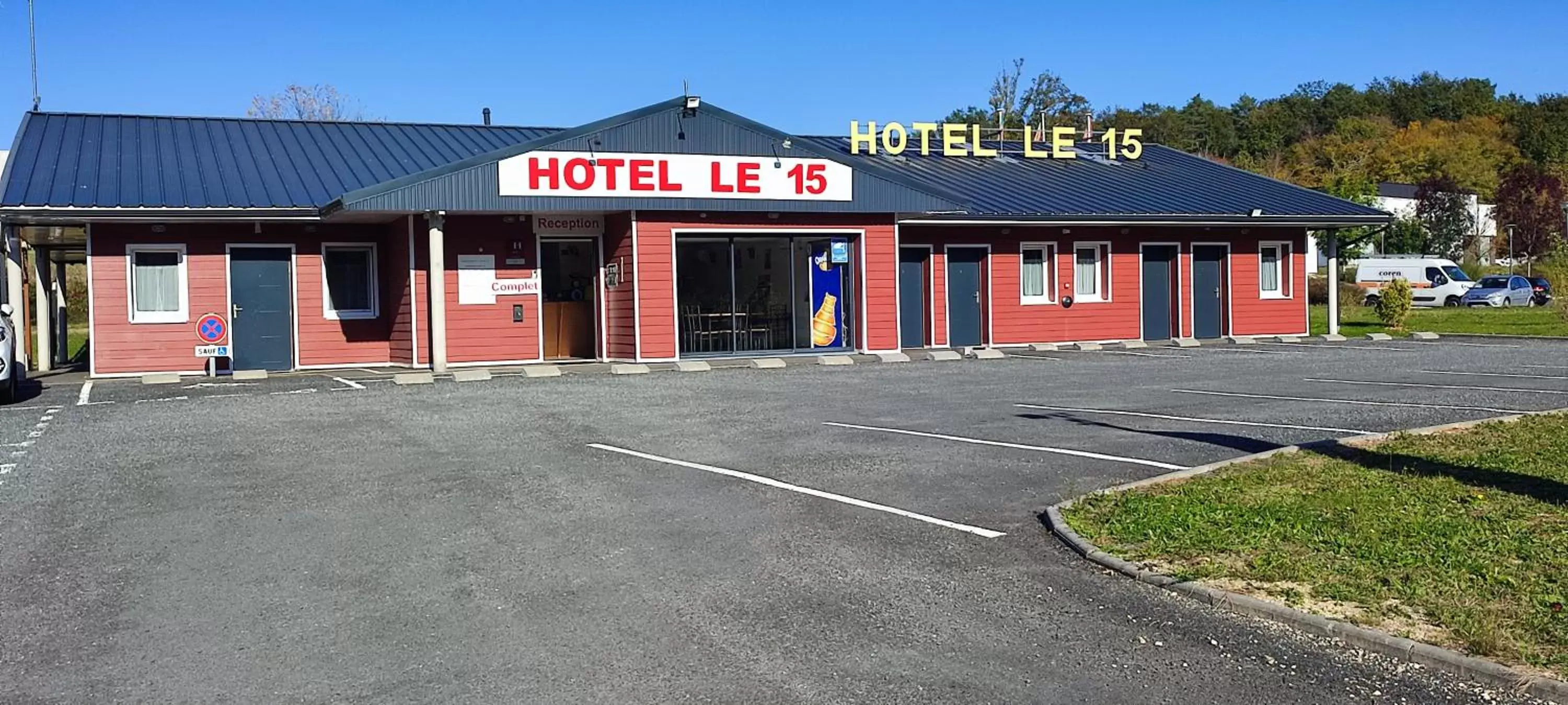 Property Building in Hôtel Le 15