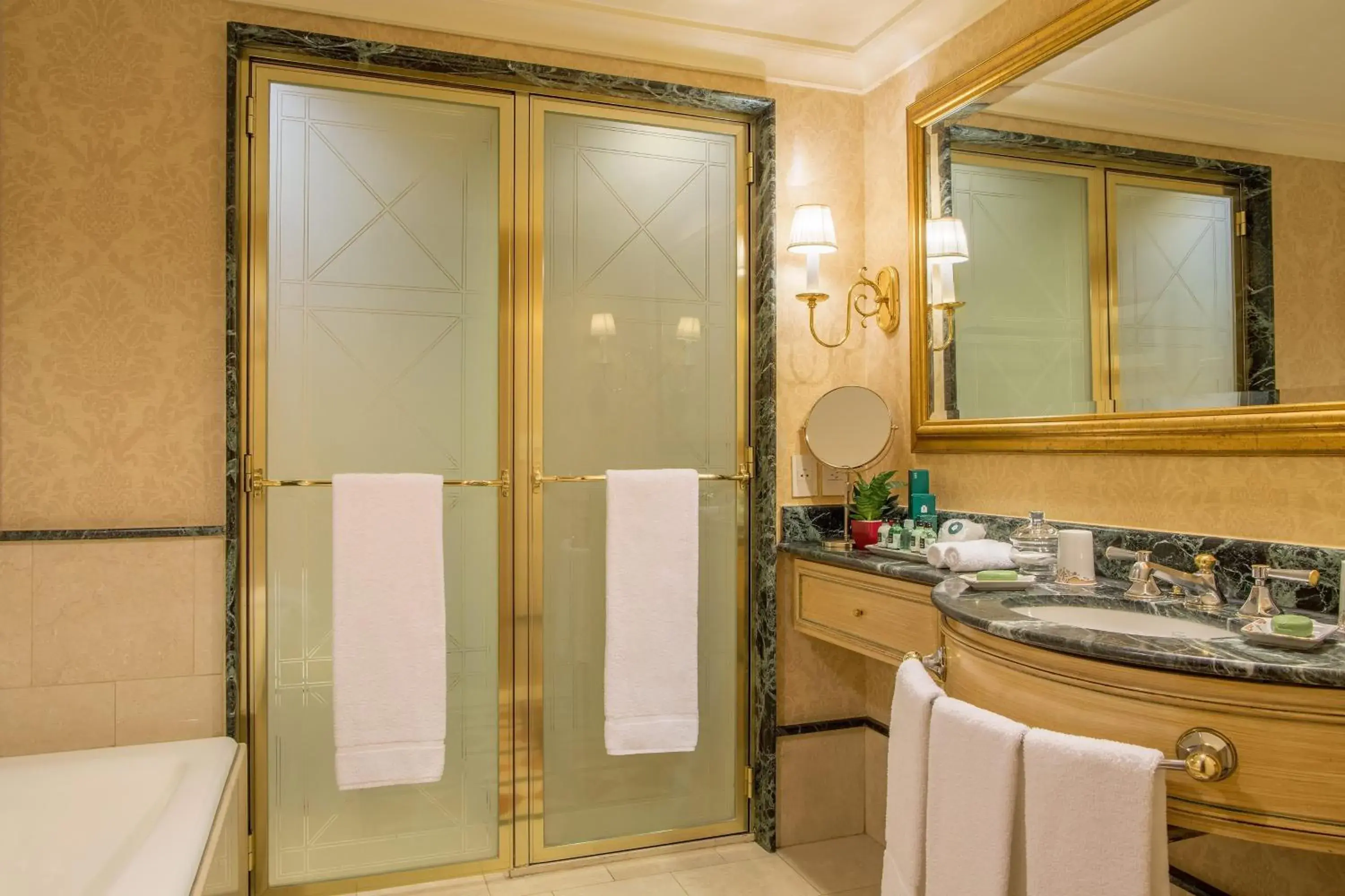 Bathroom in Park Tower, A Luxury Collection Hotel, Buenos Aires