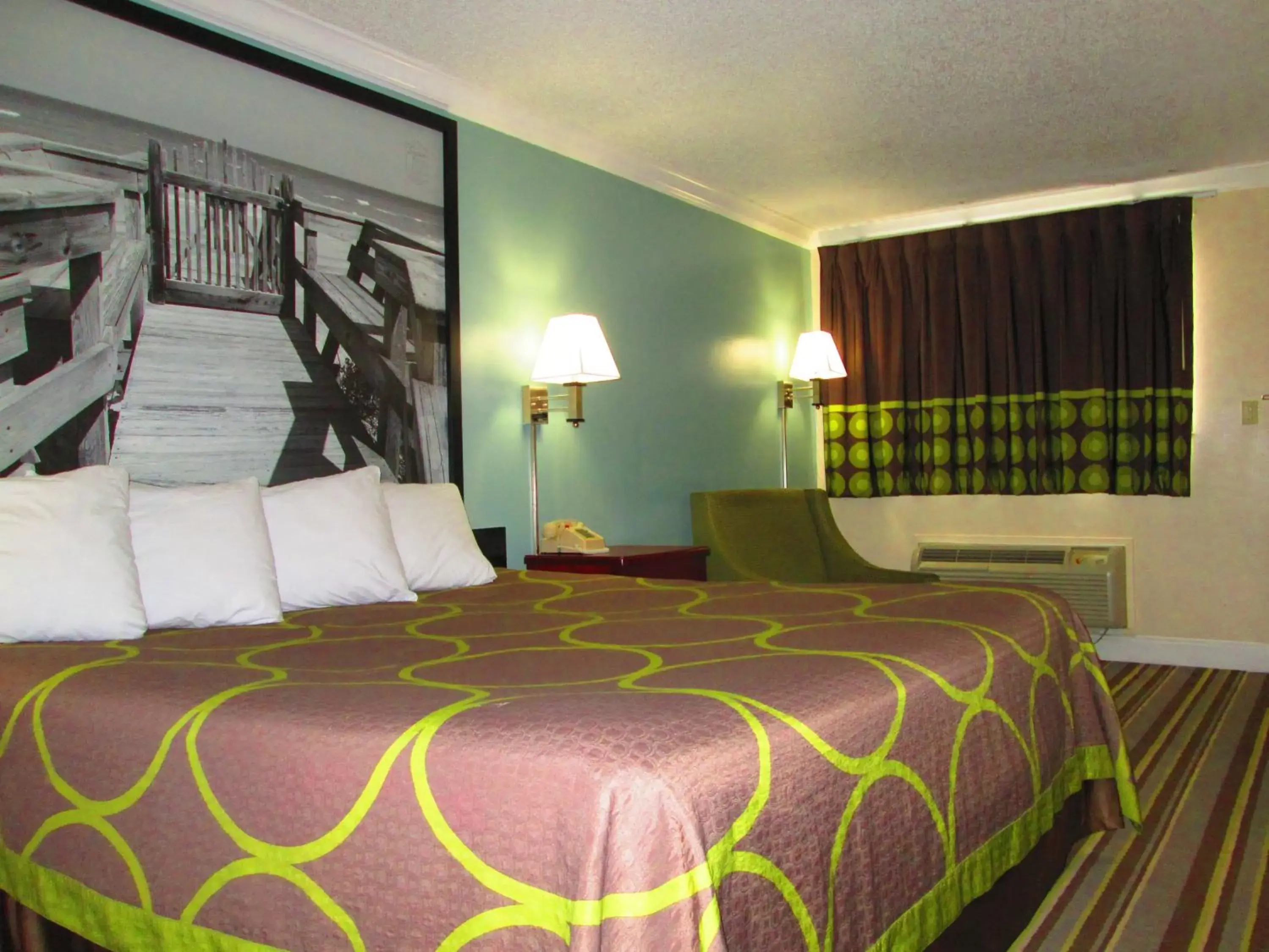 Bed in Super 8 by Wyndham Ft Walton Beach