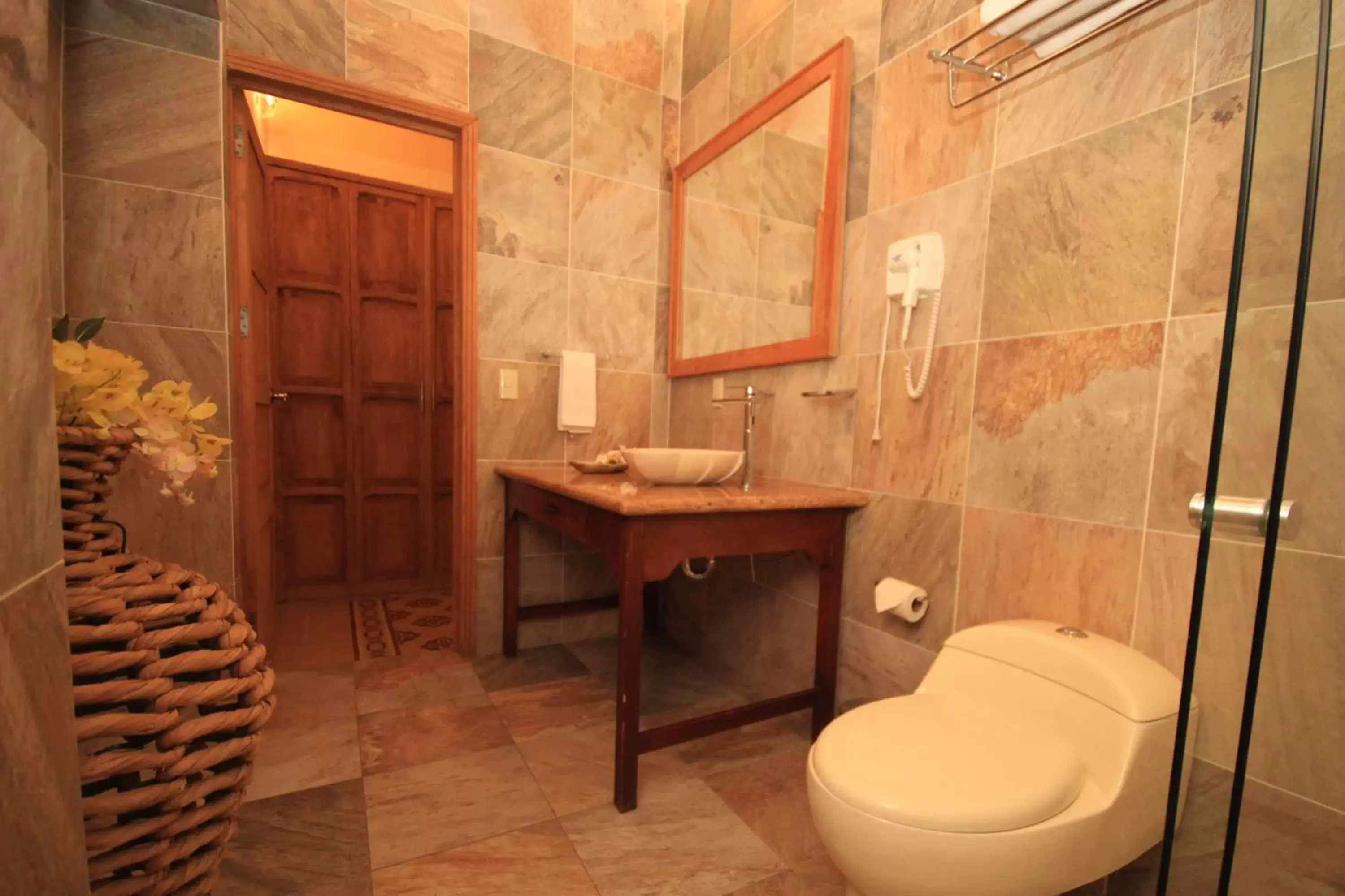 Toilet, Bathroom in Hotel Boutique Ponciano