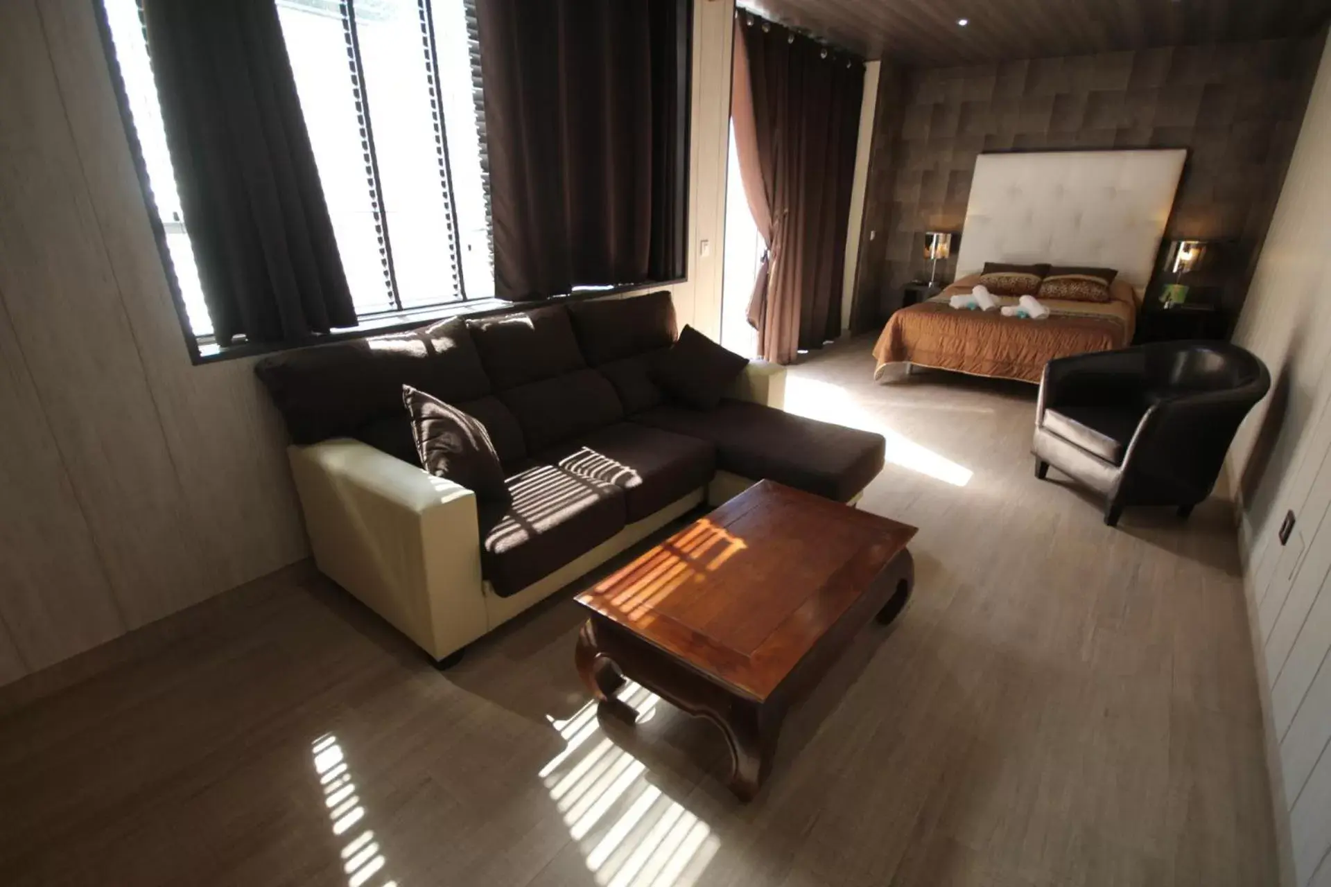 Bedroom, Seating Area in Hotel Copacabana Tarifa Beach