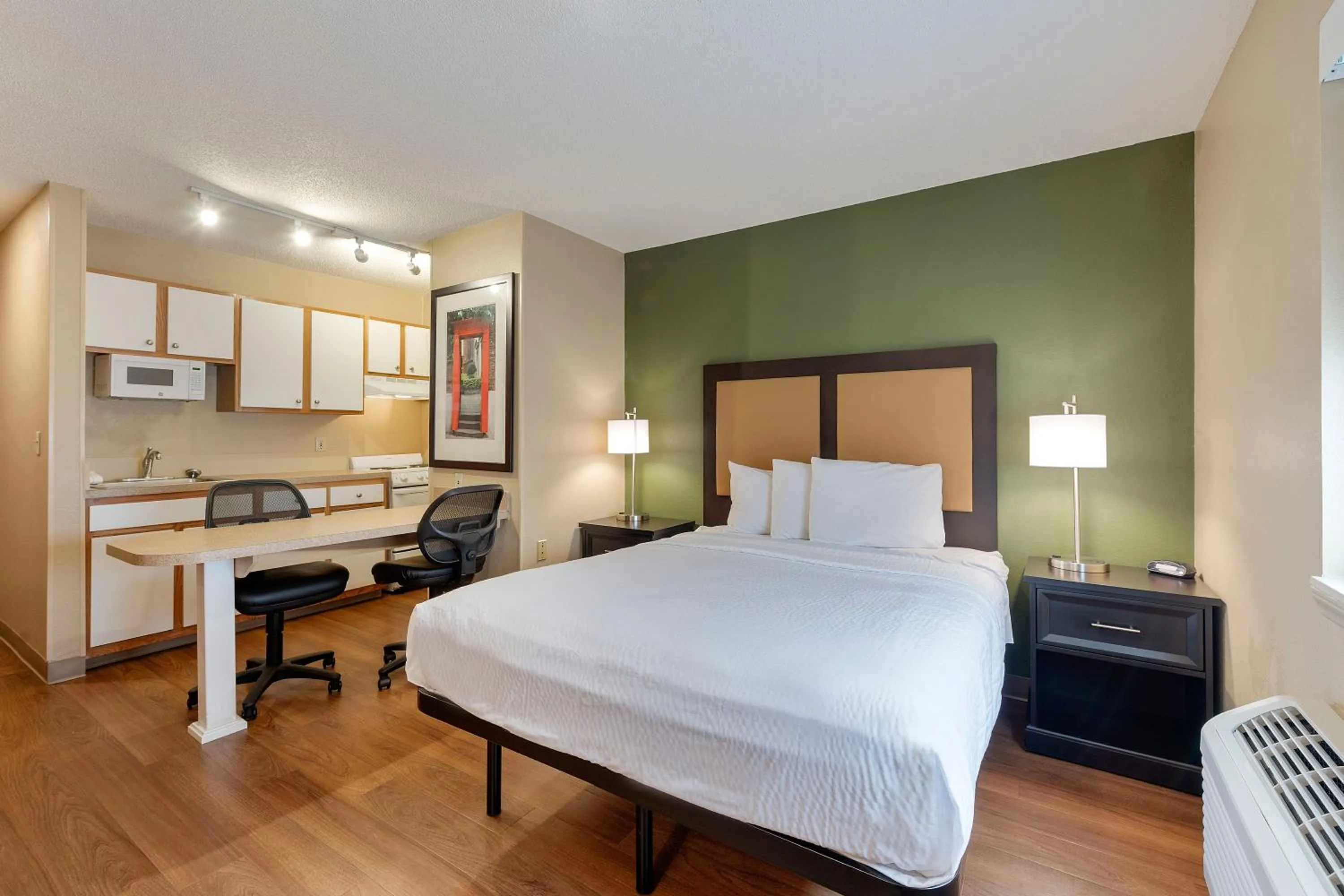 Bed in Studio 6 Suites Charlotte, NC - Tyvola Rd-Executive Park
