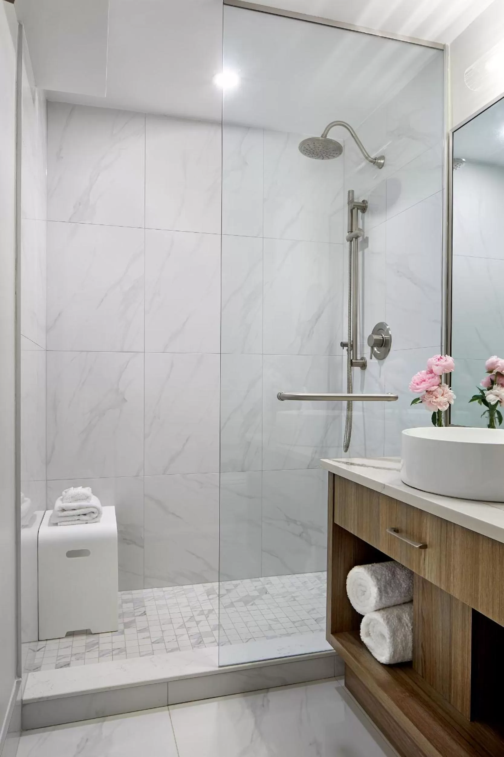 Bathroom in The Glenerin Inn