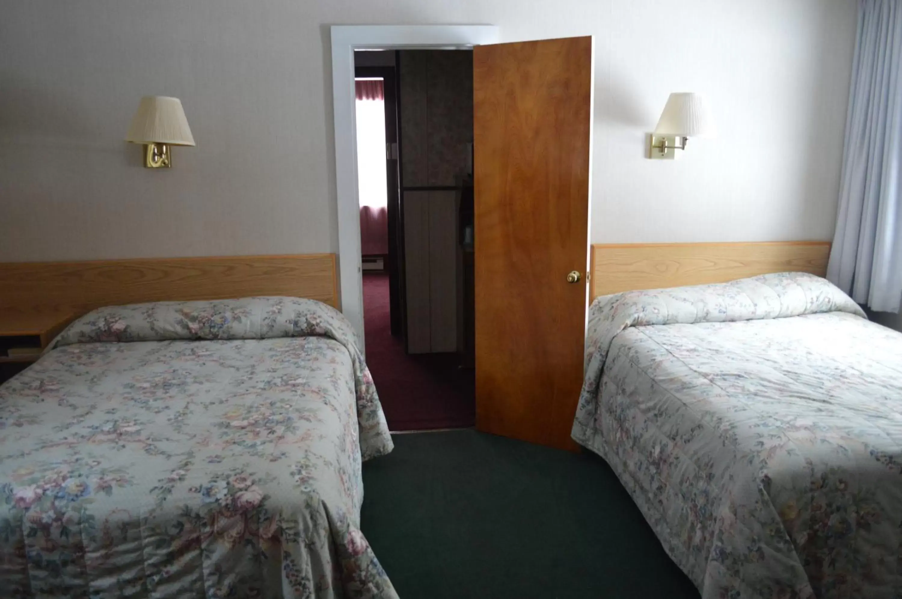 Bedroom, Bed in Maple Leaf Inn Lake Placid