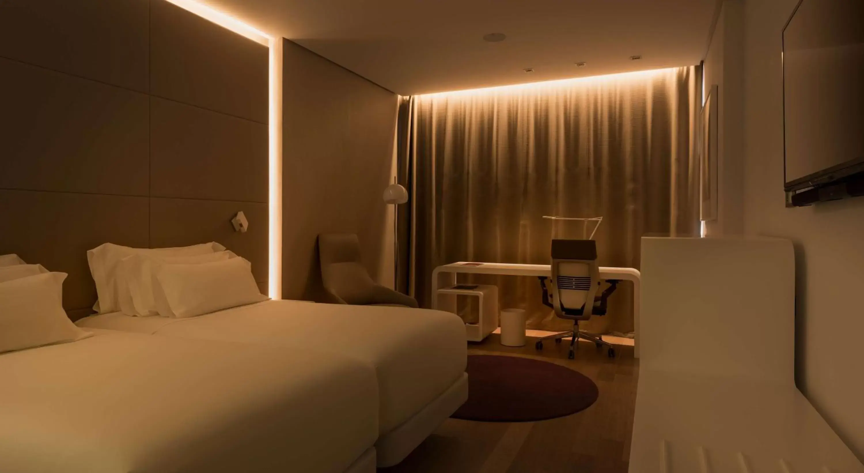 Bedroom in NH Collection Madrid Eurobuilding