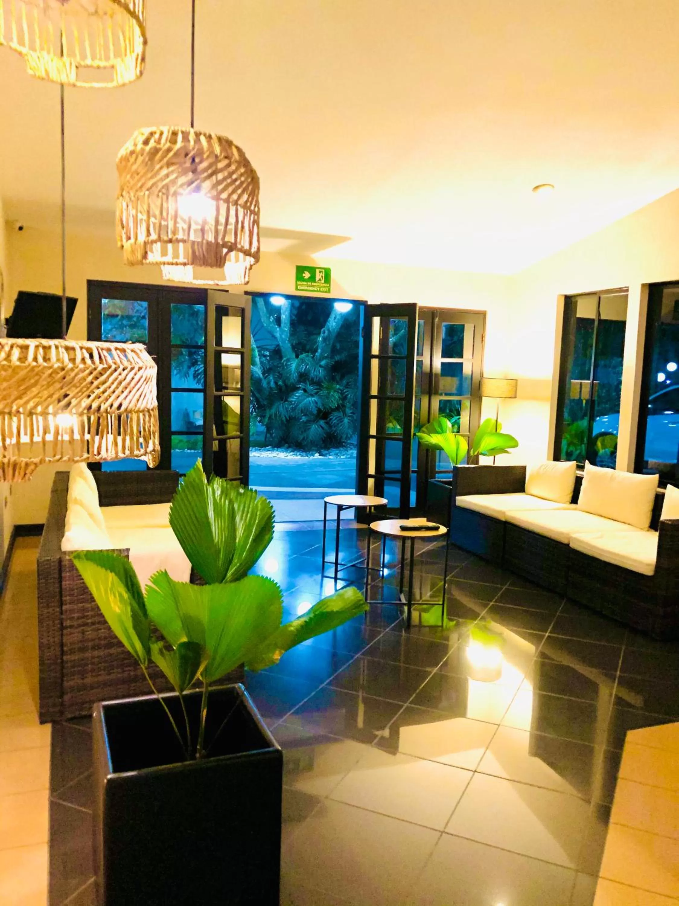 Living room in Hotel Mango Airport