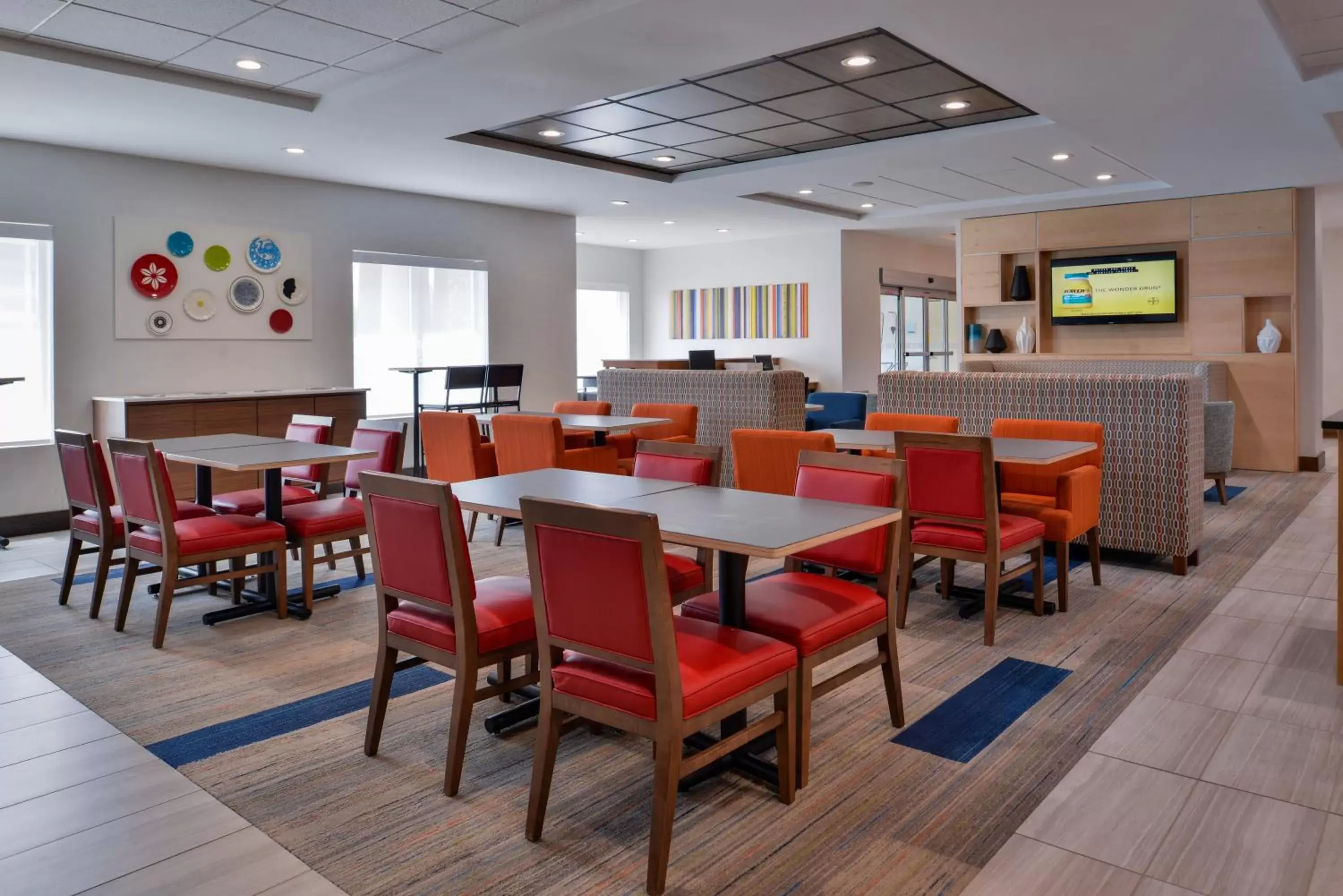Breakfast, Restaurant/Places to Eat in Holiday Inn Express Hotel & Suites Cincinnati - Mason, an IHG Hotel