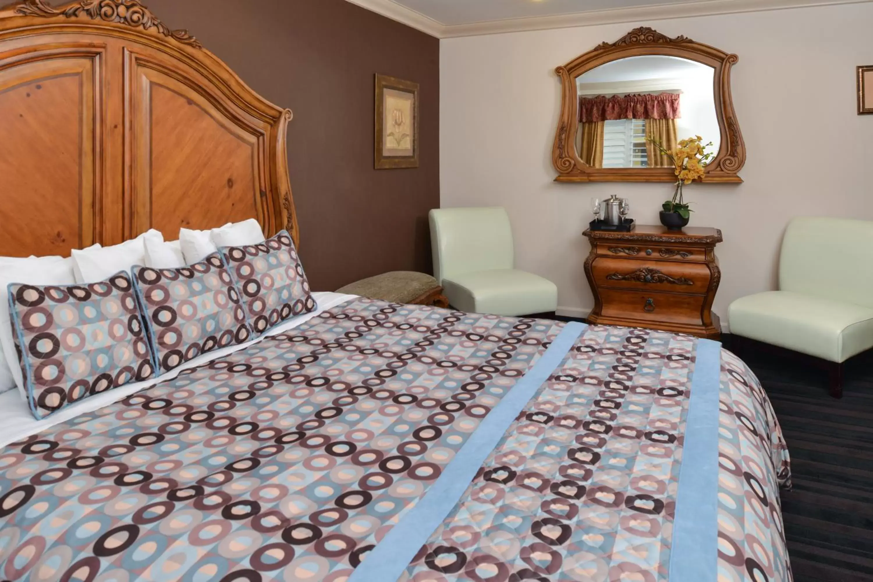 Bedroom, Bed in Napa Valley Hotel & Suites