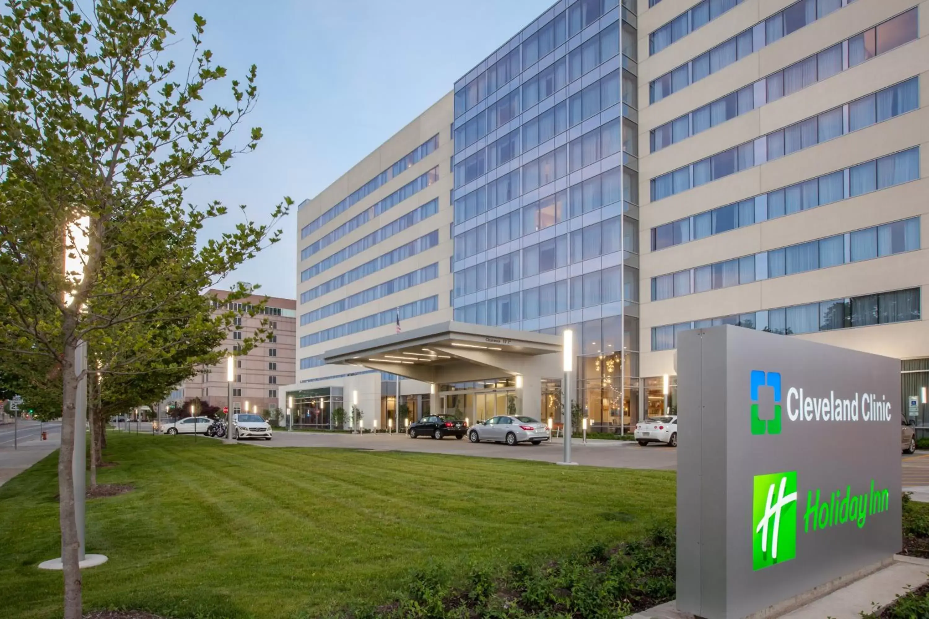 Property Building in Holiday Inn Cleveland Clinic, an IHG Hotel