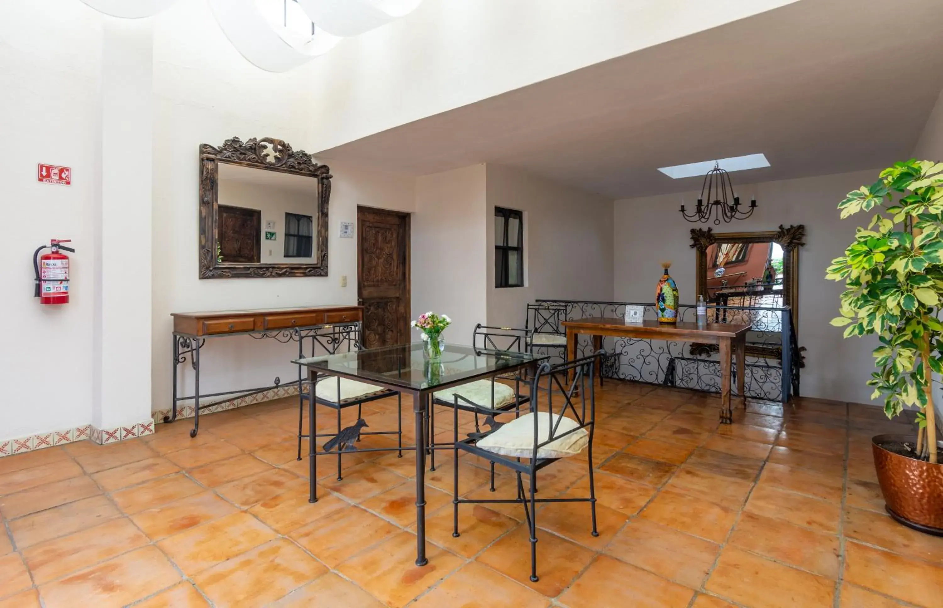 Seating area, Dining Area in Hotel Casa Santamar