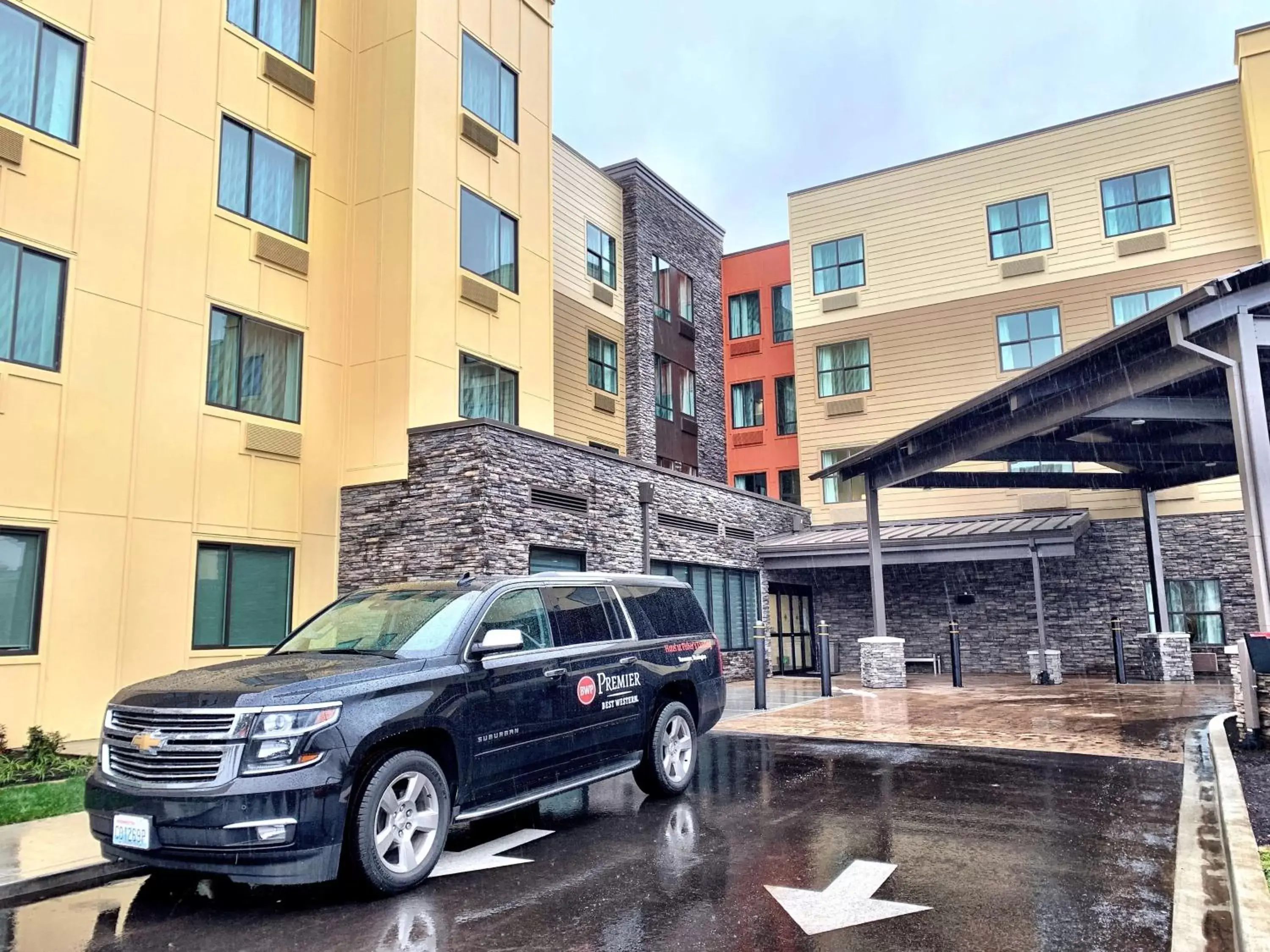 Property Building in Best Western Premier Hotel at Fisher's Landing