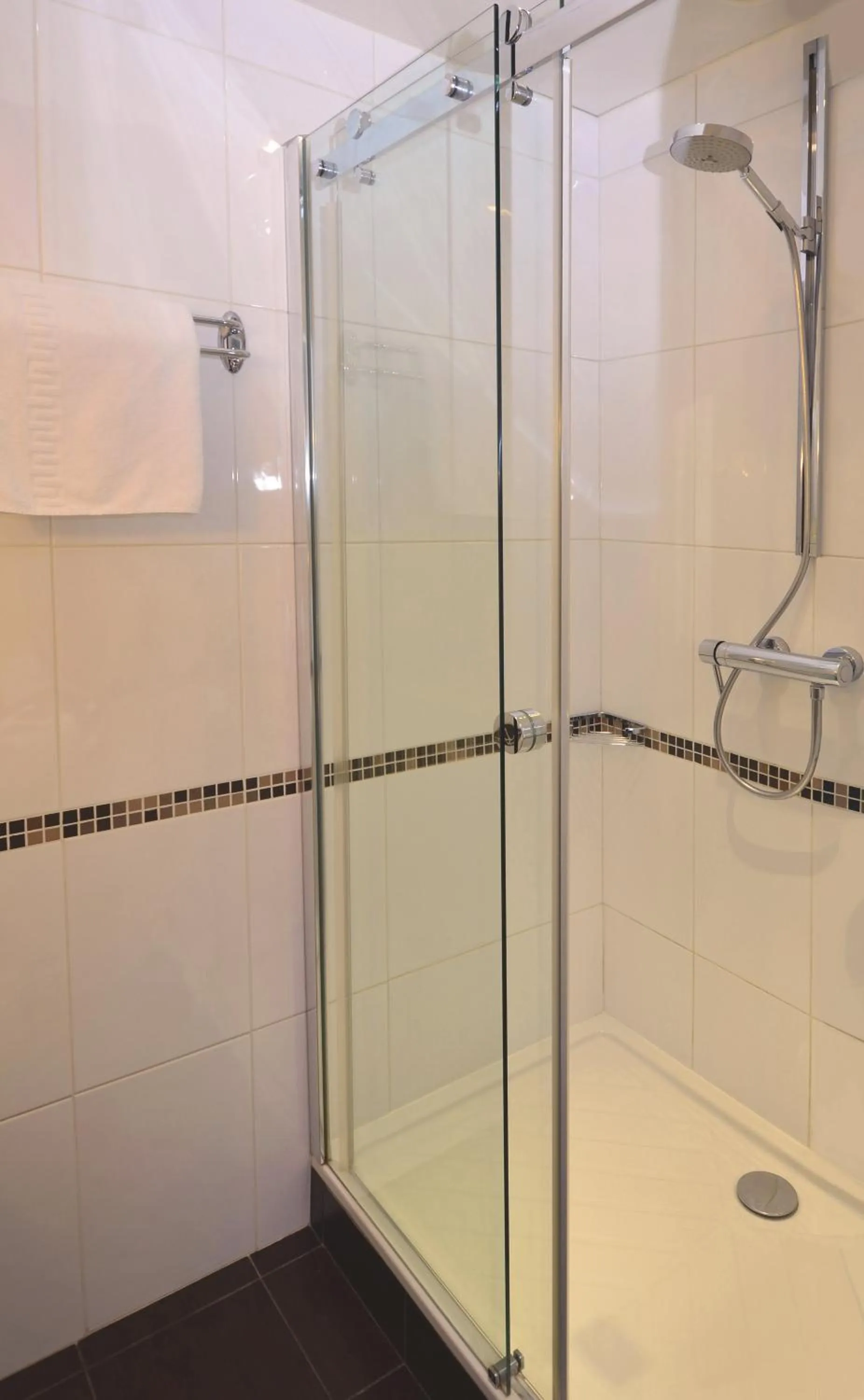 Bathroom in Acropole