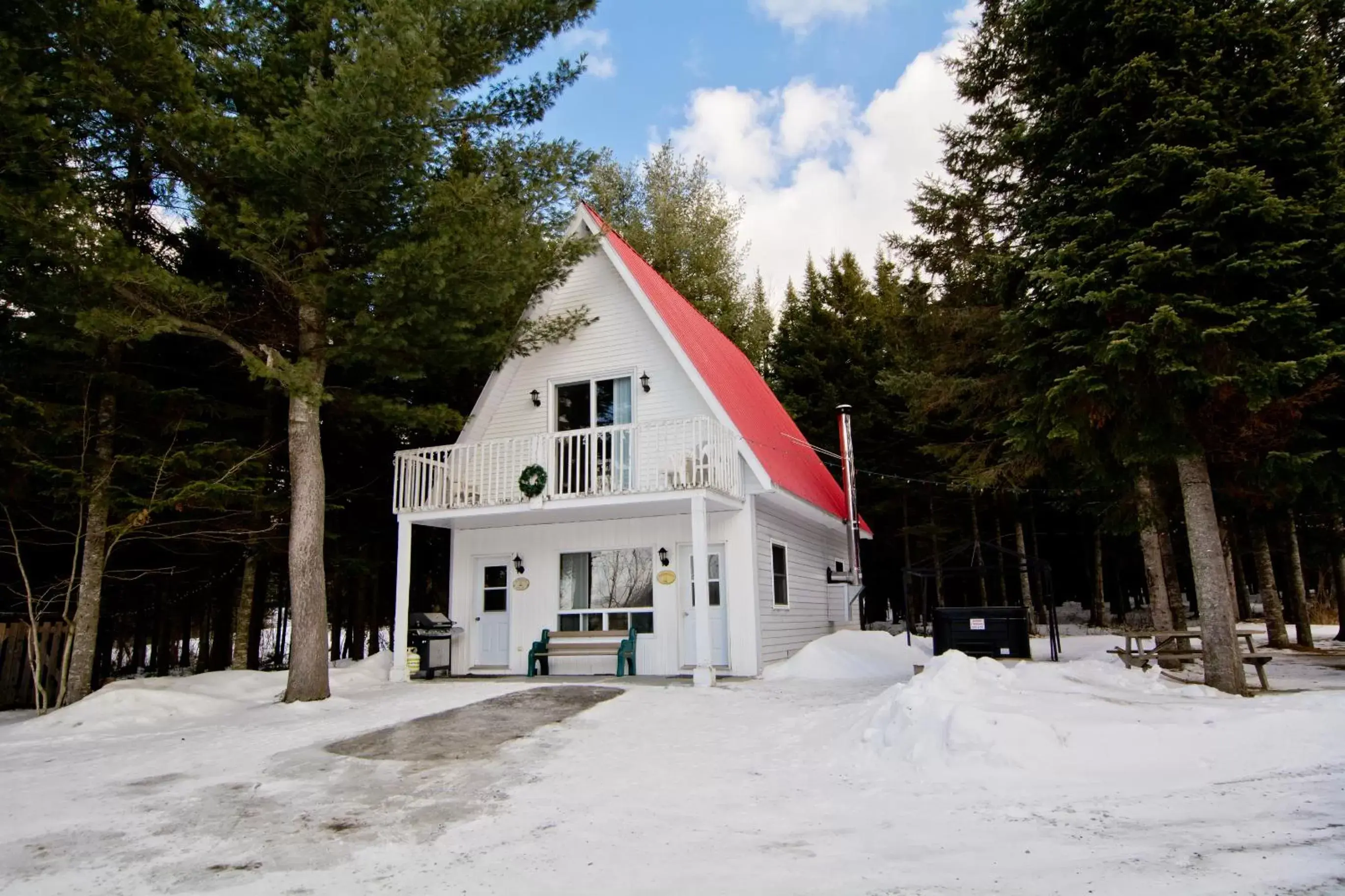 Facade/entrance, Winter in Camping Chalets Spas Pignons Rouges