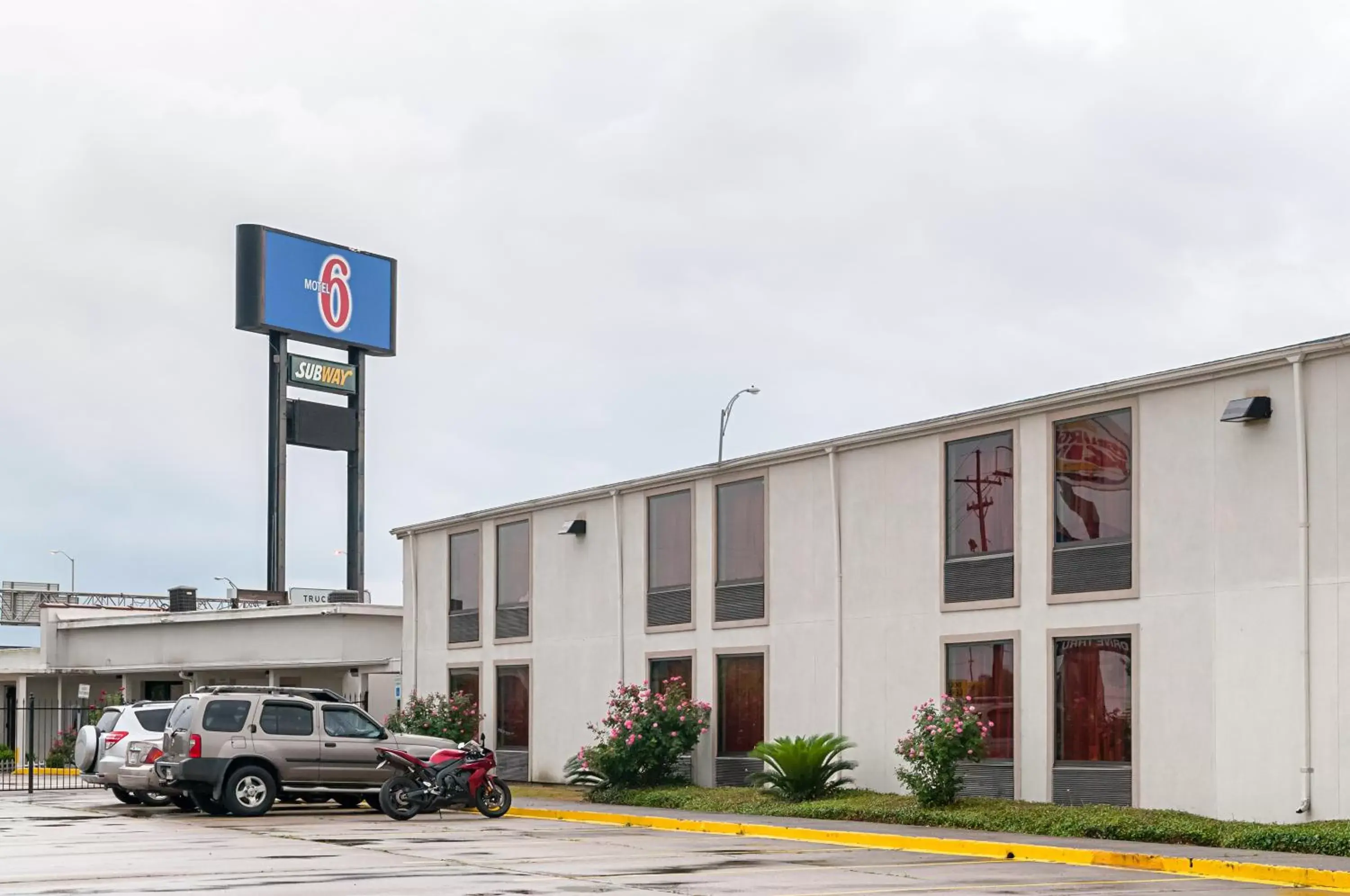 Facade/entrance, Property Building in Motel 6-New Orleans, LA - Near Downtown