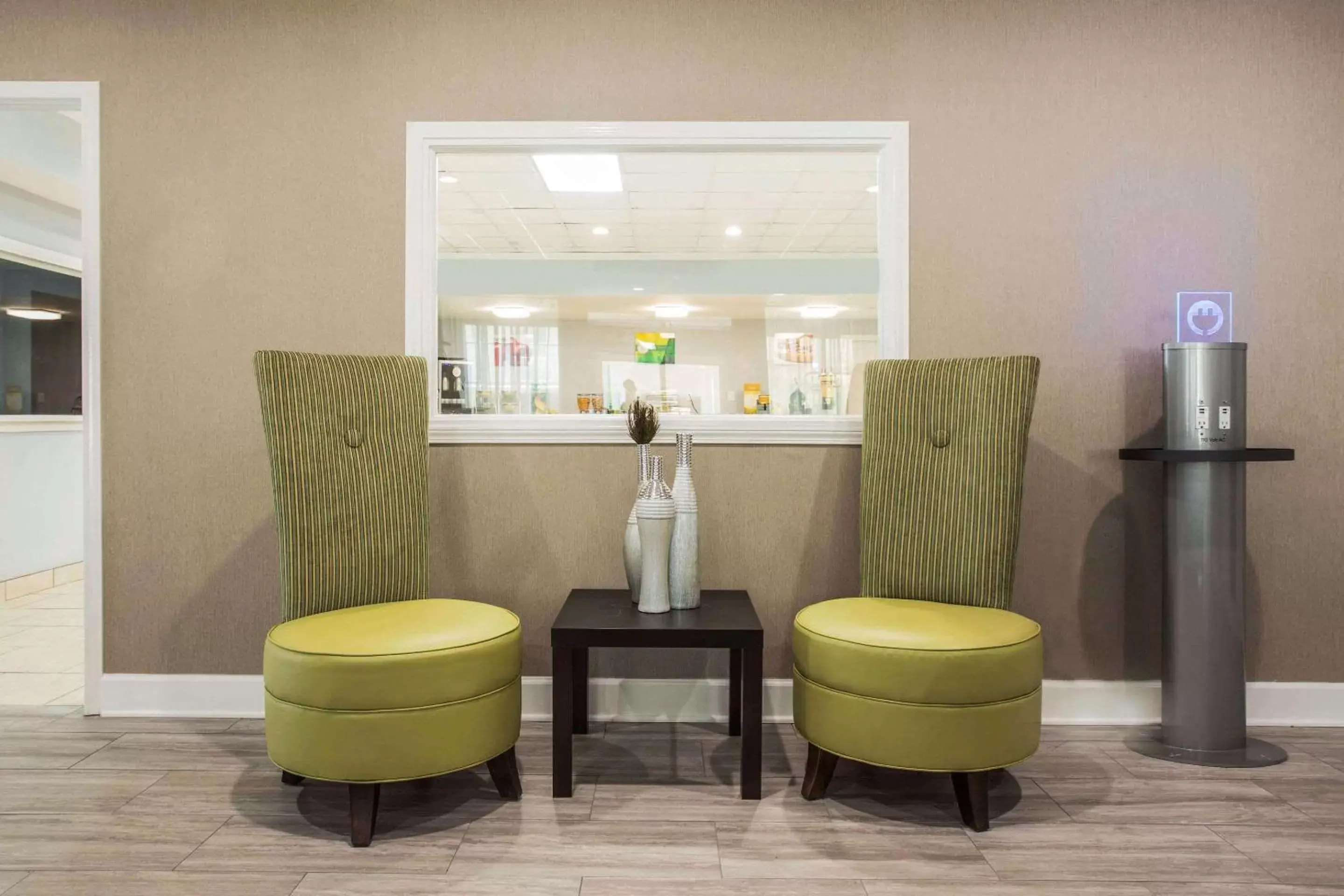 Lobby or reception, Seating Area in Quality Inn & Suites University Area
