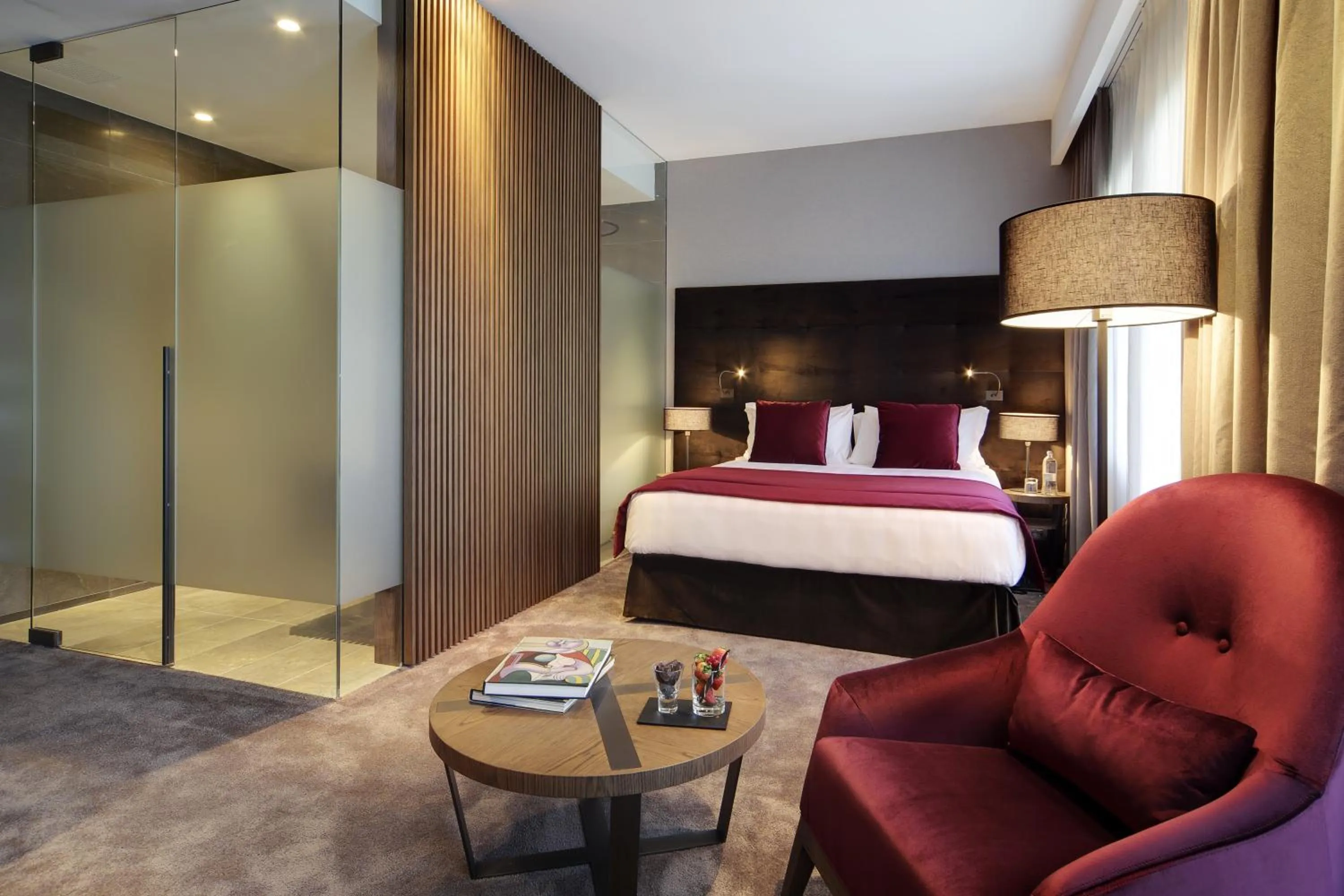 Photo of the whole room, Bed in Grand Hotel Campione