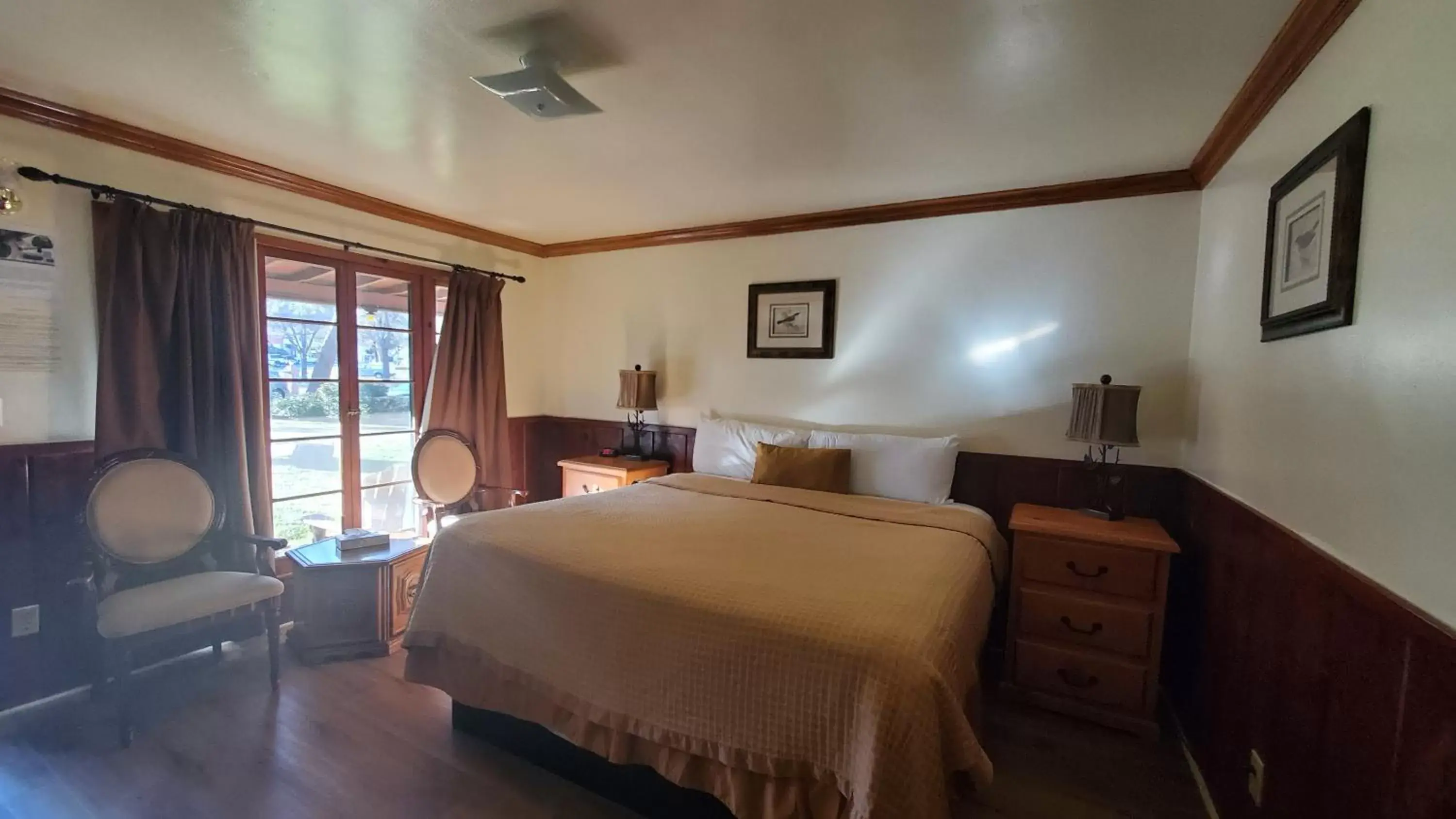 Bed in Kernville Inn