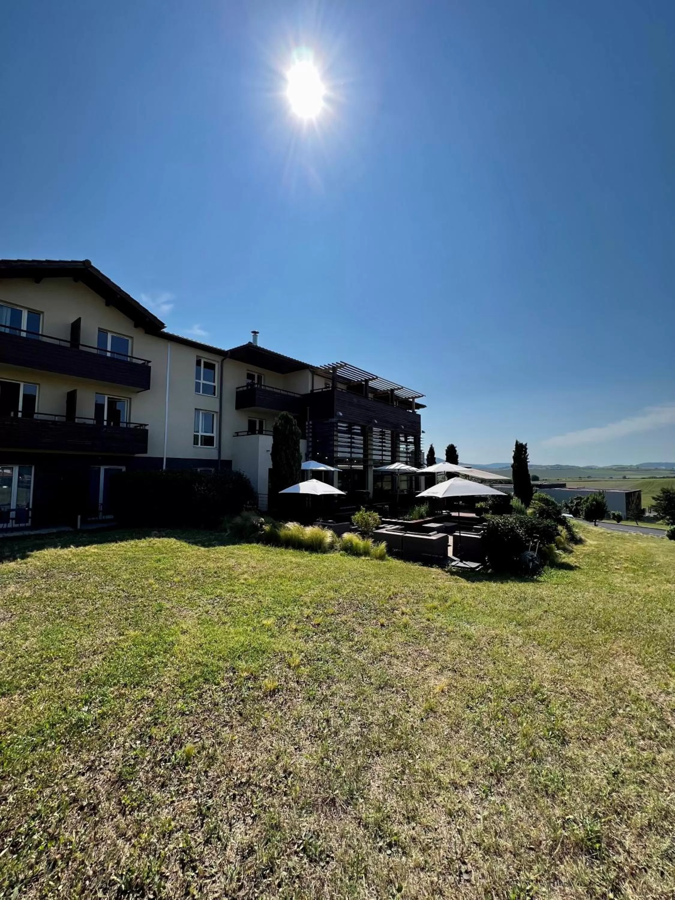 Property building in Best Western Plus Hôtel Gergovie