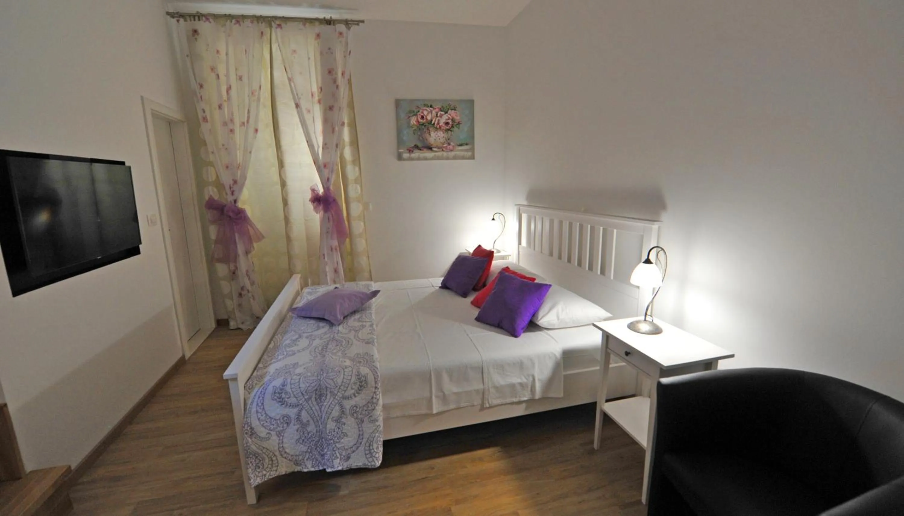 Bed in Luxury Rooms Nirvana