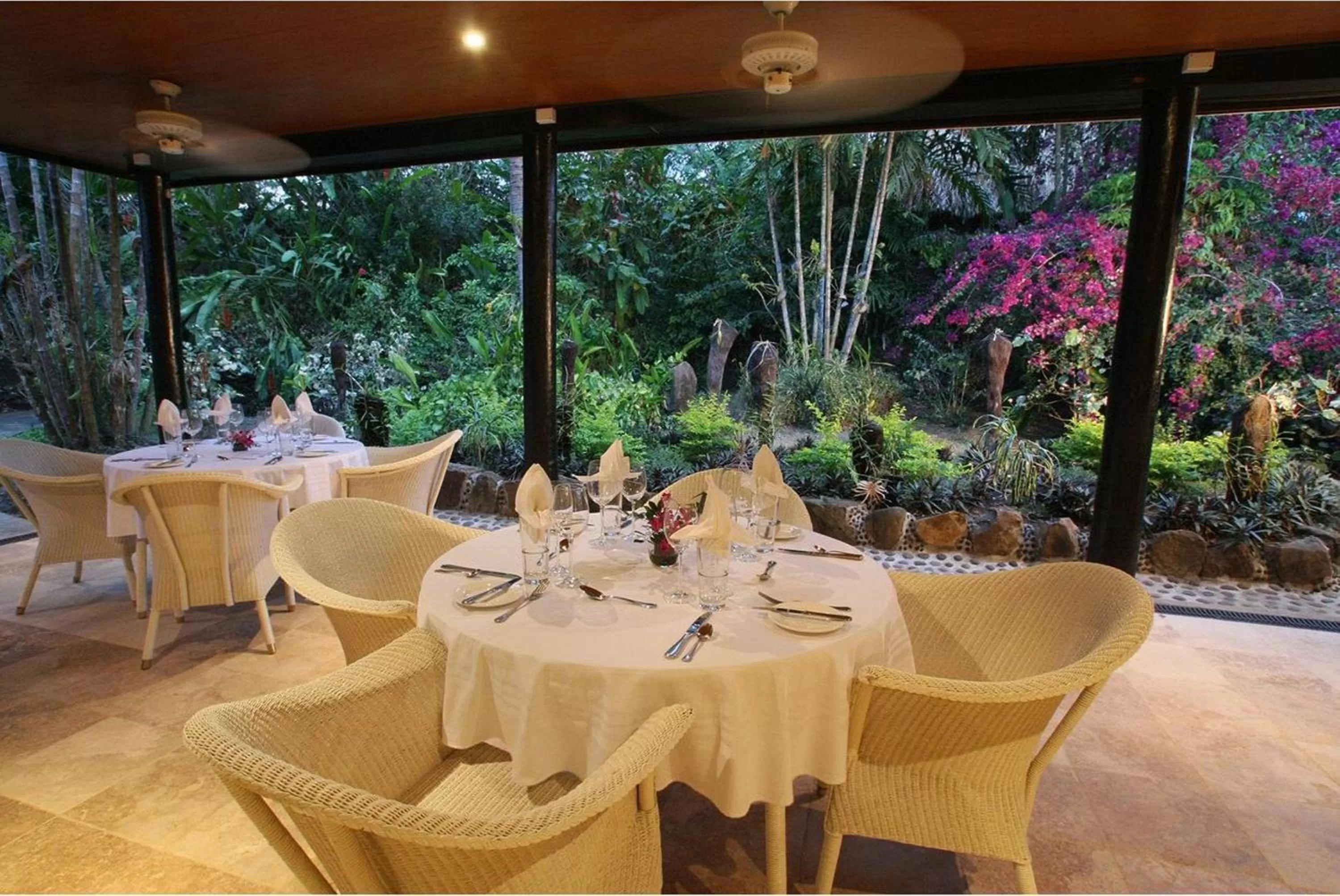 Restaurant/places to eat in The Fiji Orchid