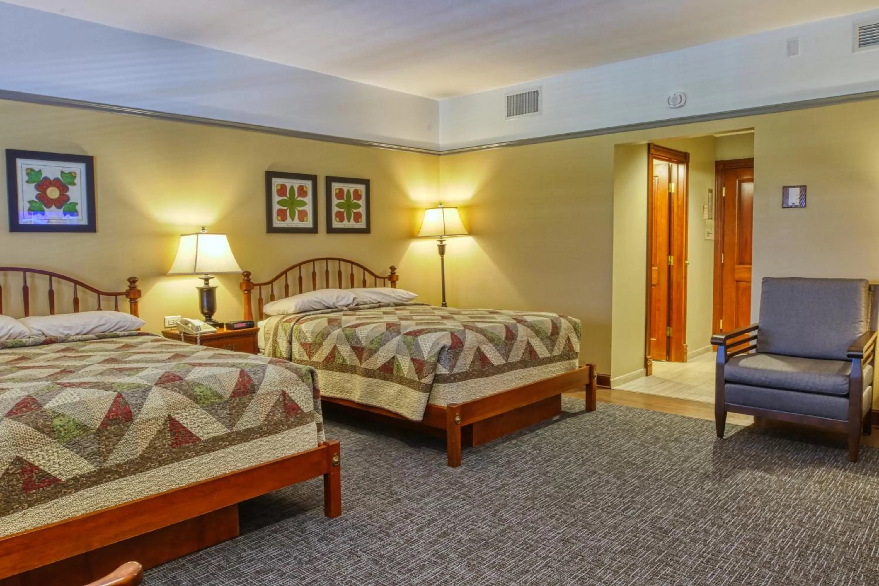 Bed in Carlisle Inn Walnut Creek