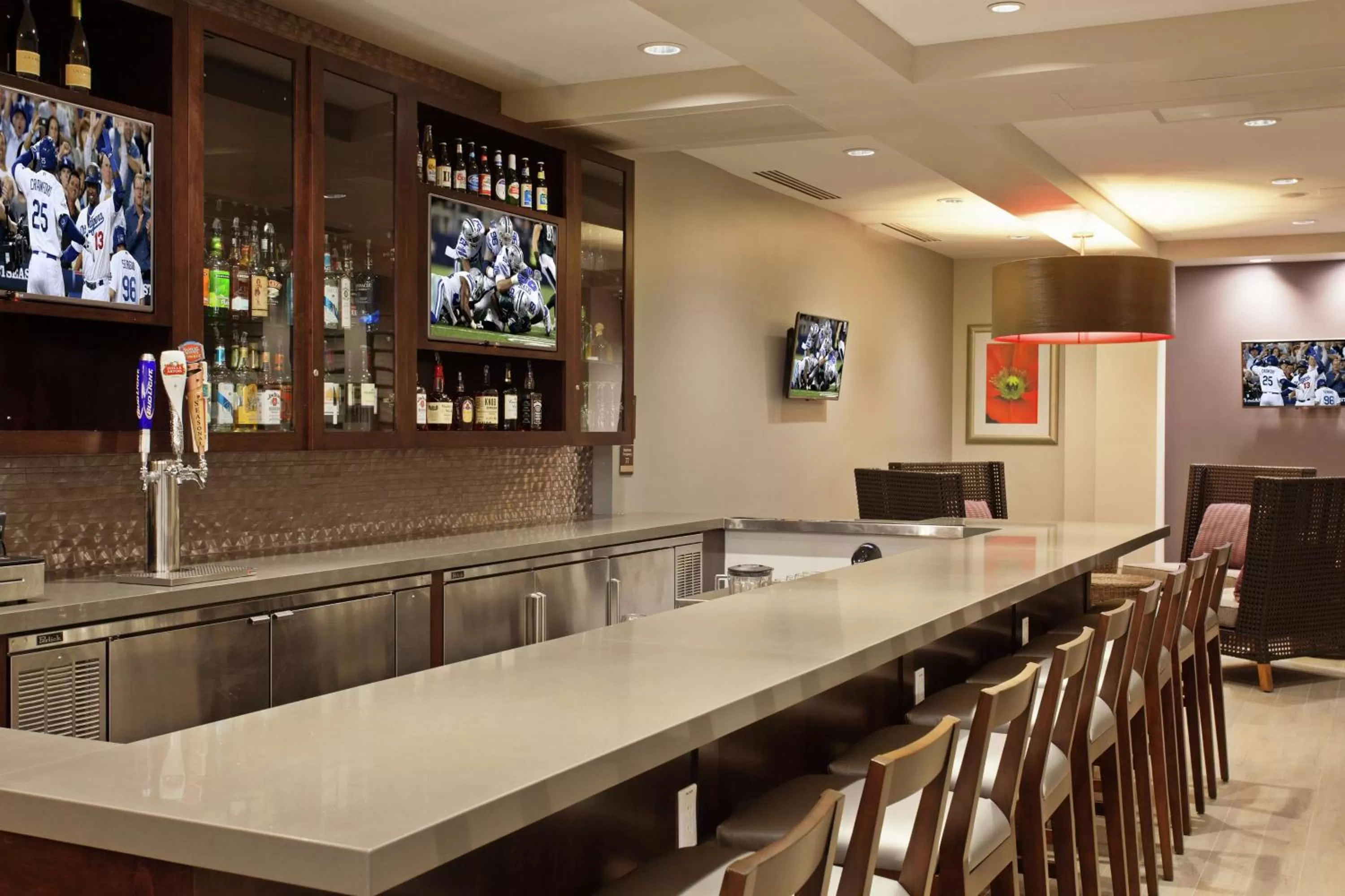 Lounge or bar in Hilton Garden Inn Irvine/Orange County Airport